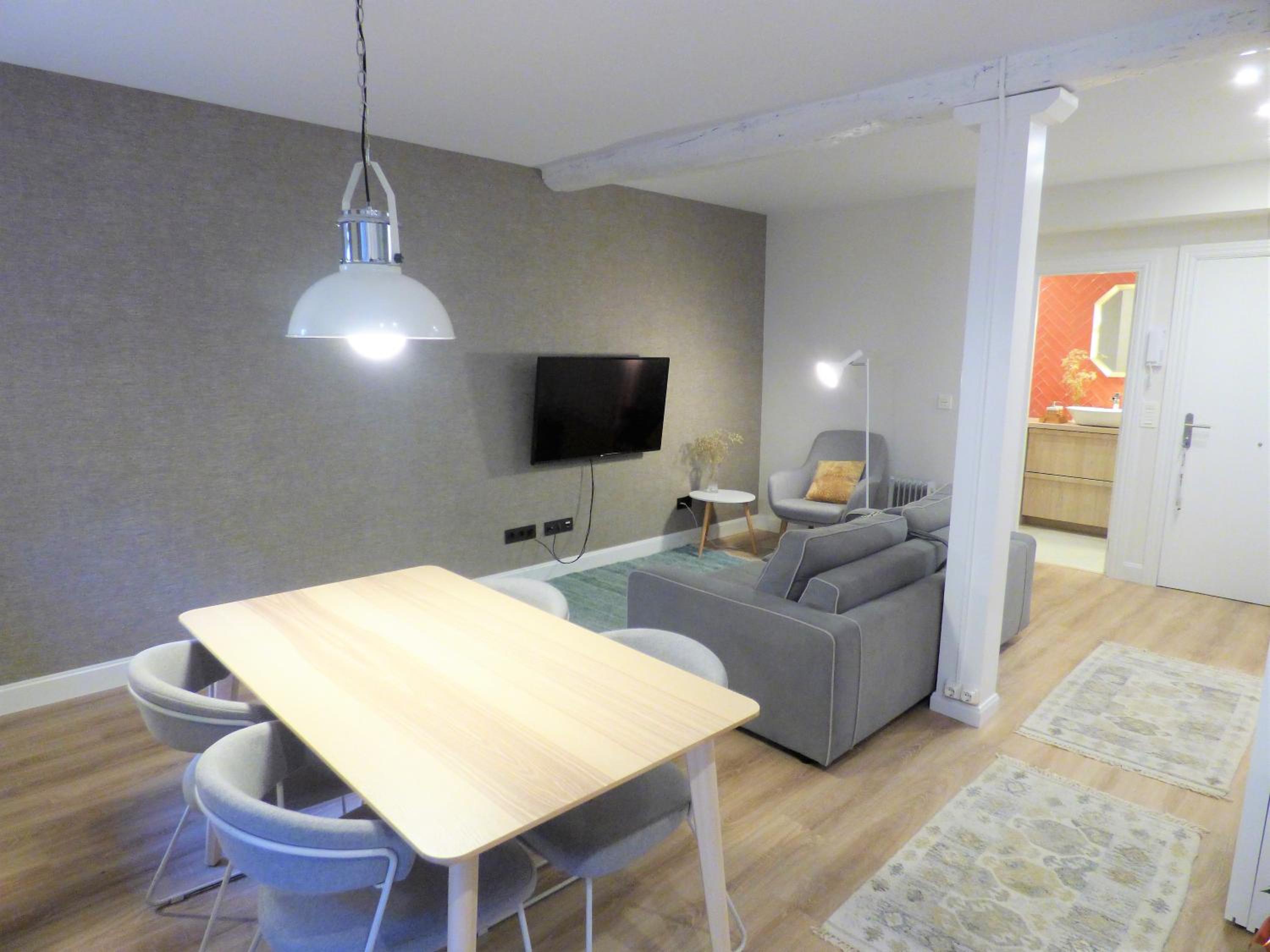 One-Bedroom Apartment photo 3