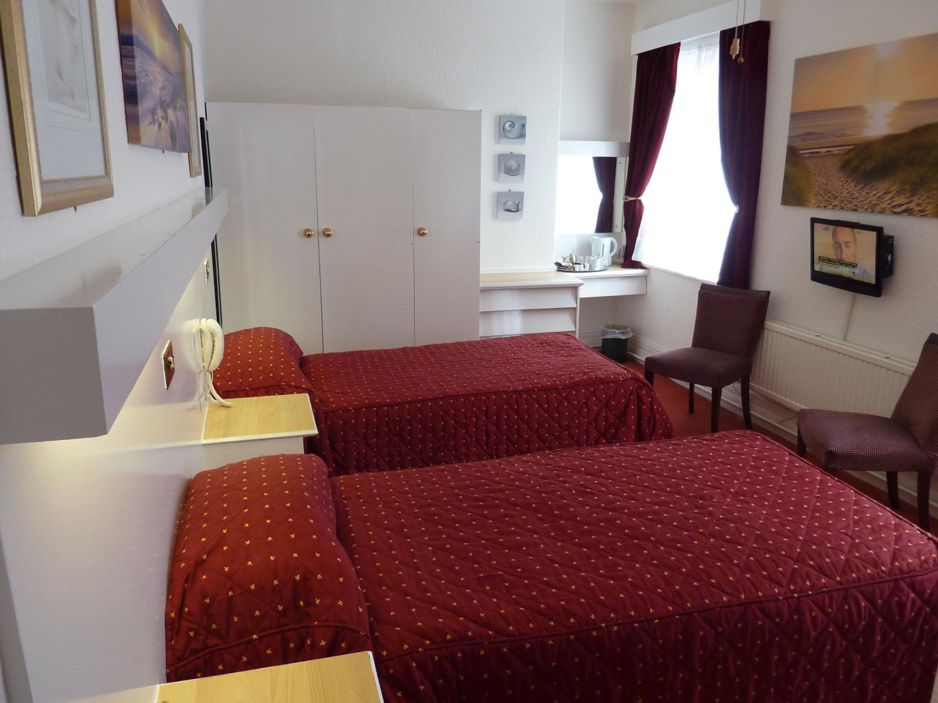 Twin Room - Photo 1
