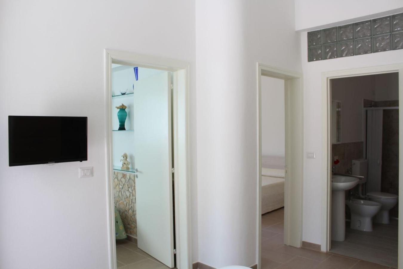Two-Bedroom House - Photo 22