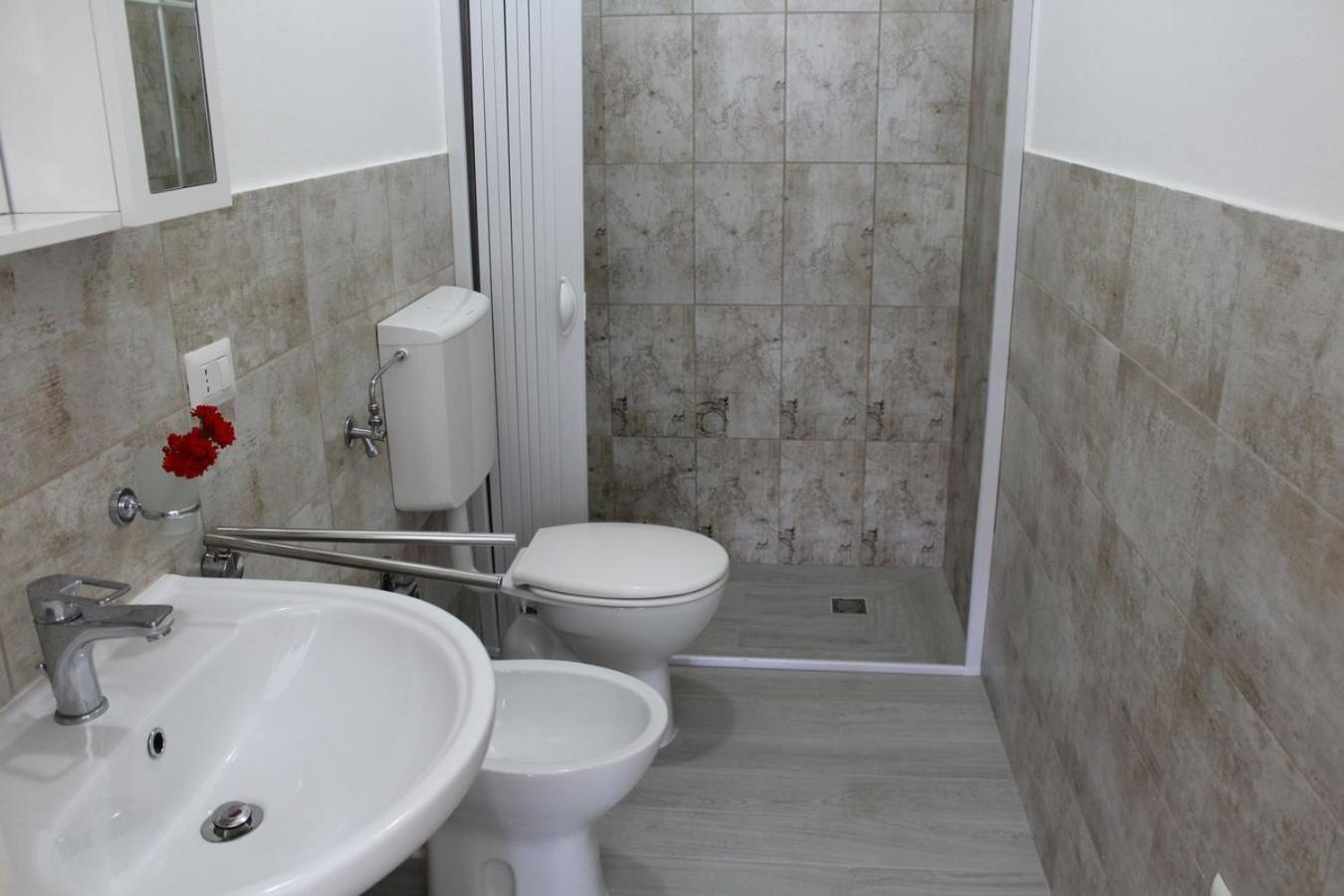Two-Bedroom House - Photo 32