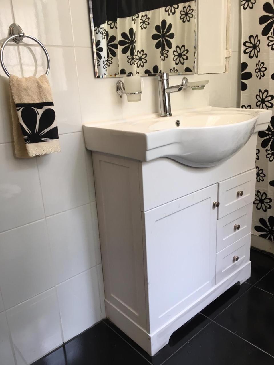 Large Single Room photo 3