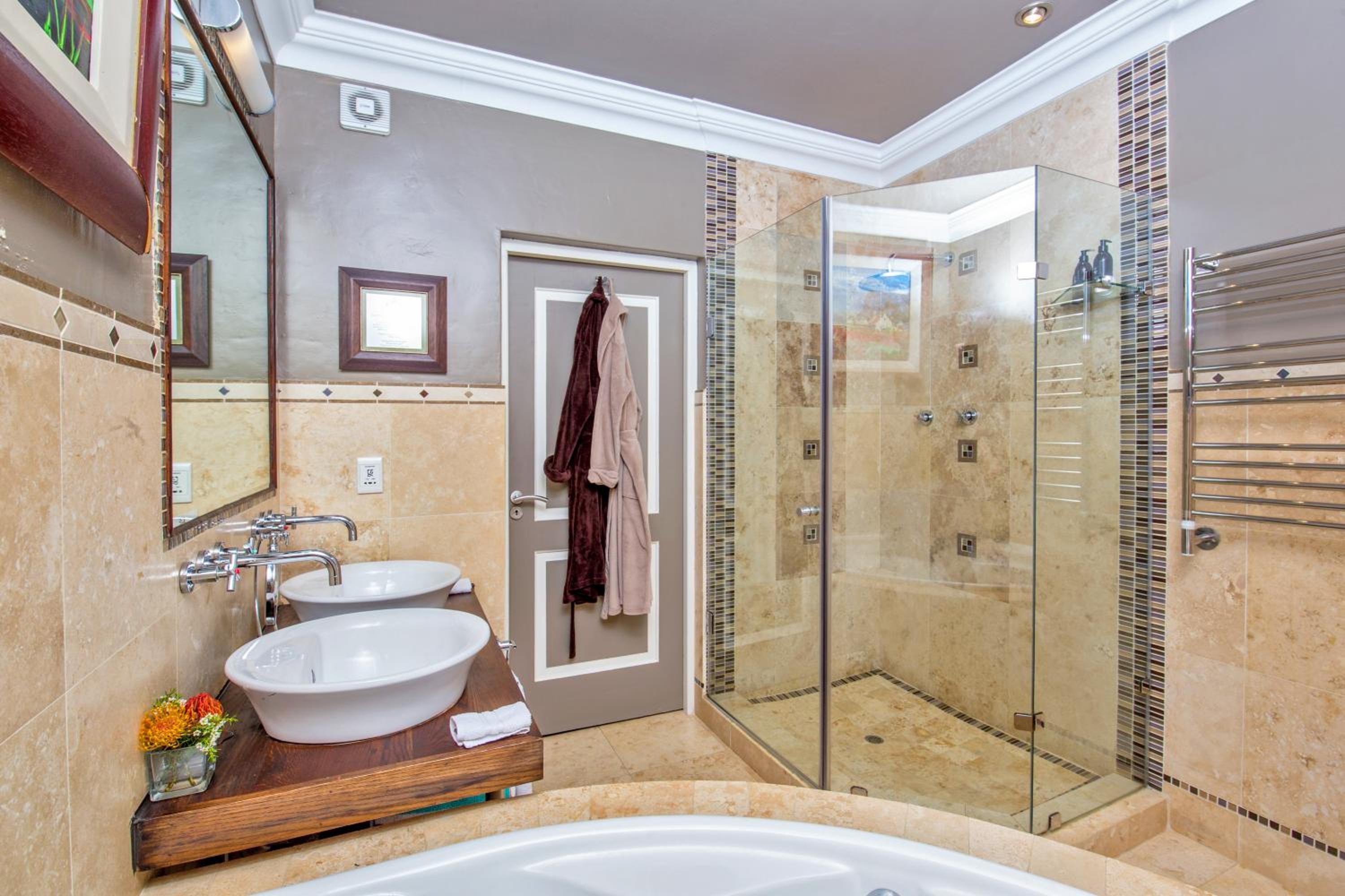 Luxury King Room photo 2