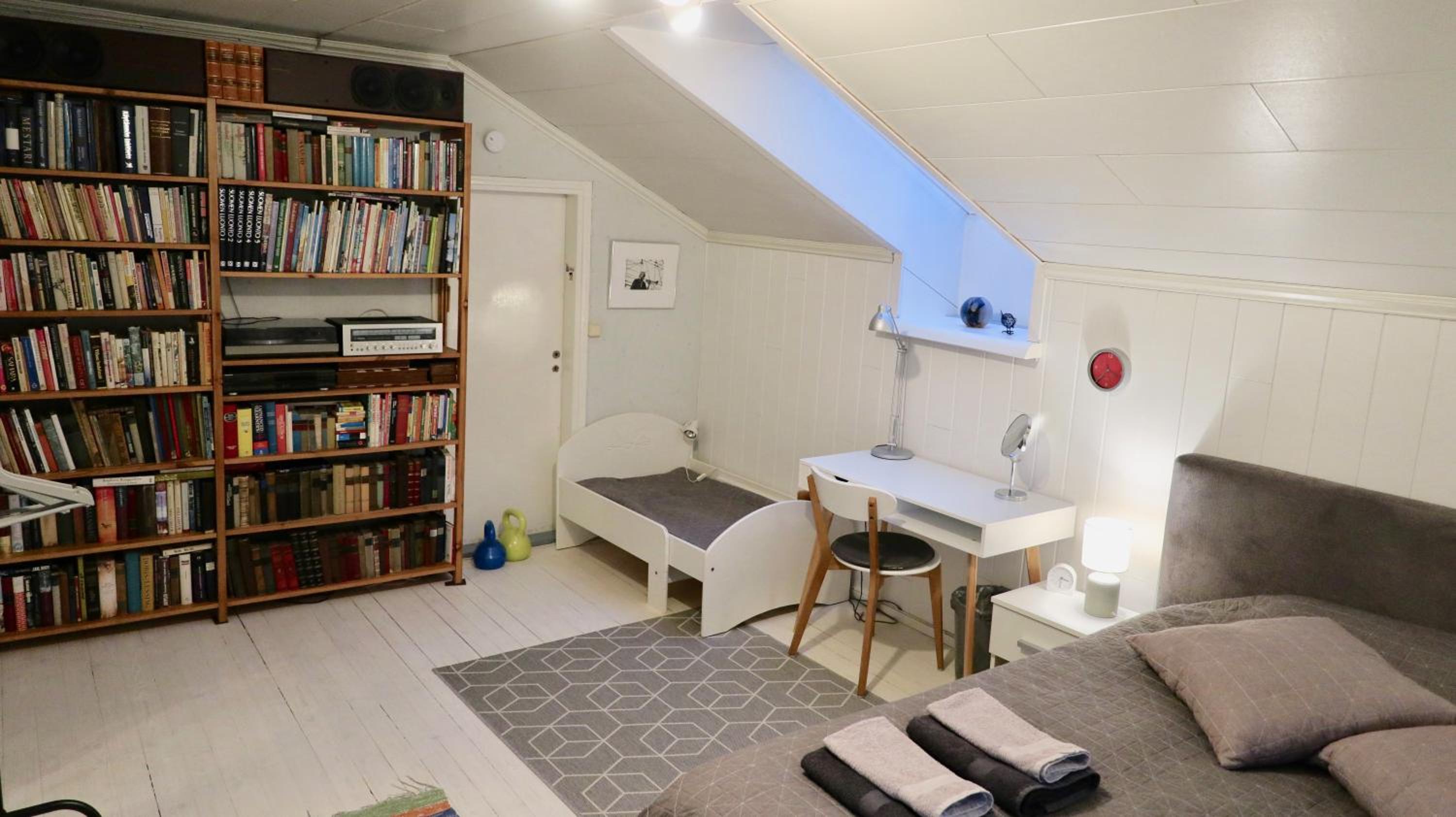 Two-Bedroom Apartment - Photo 32