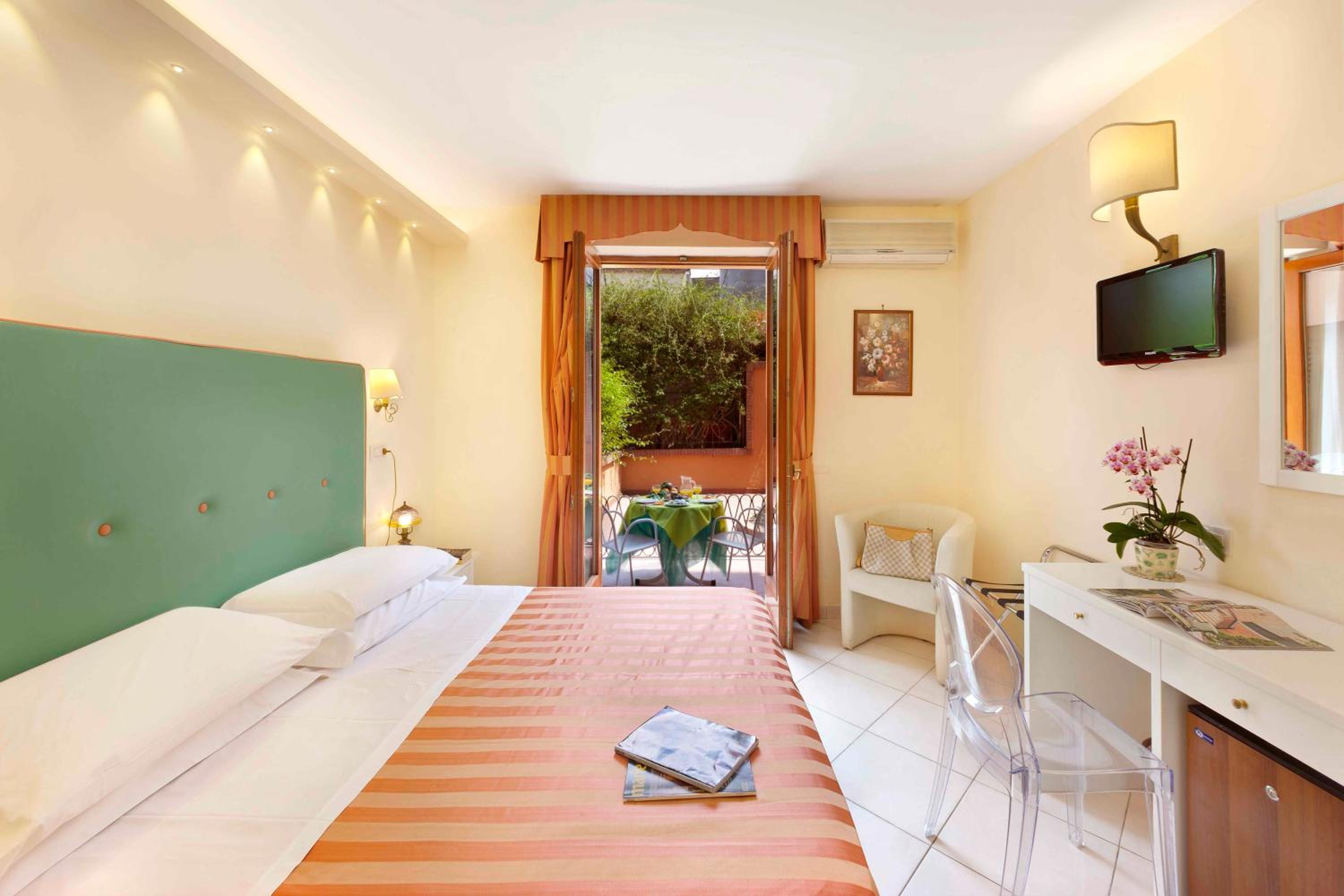 Standard Double or Twin Room photo 2