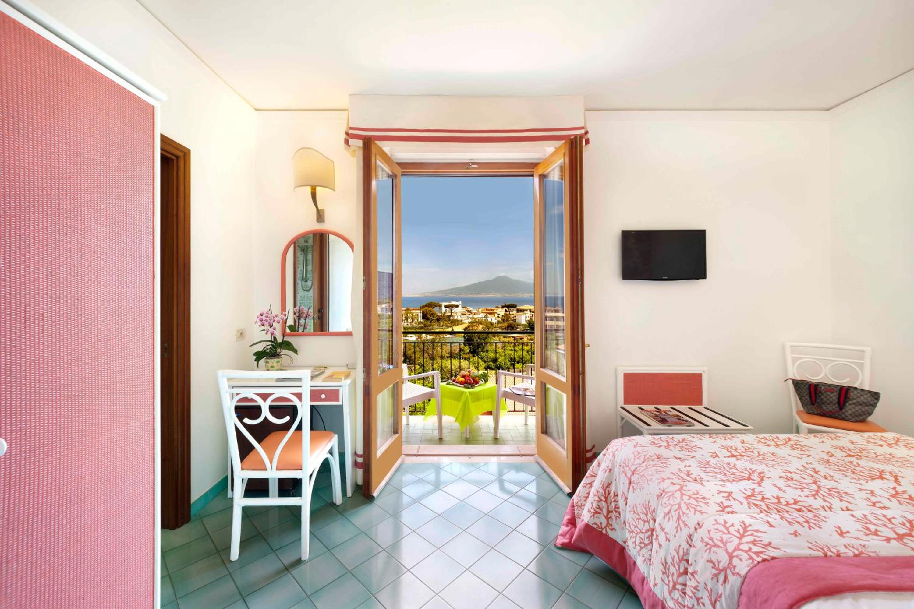 Double or Twin Room with Sea View photo 1