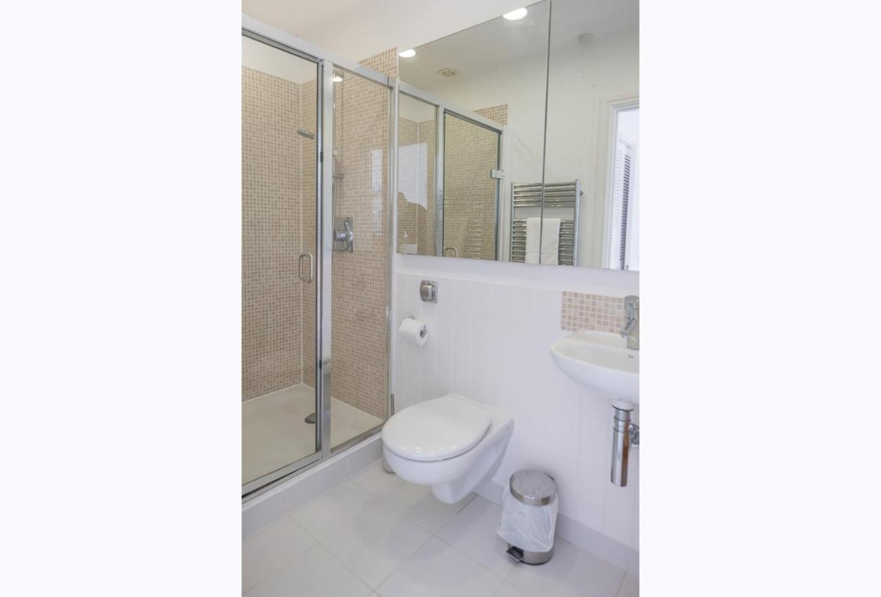 Three-Bedroom House photo 2