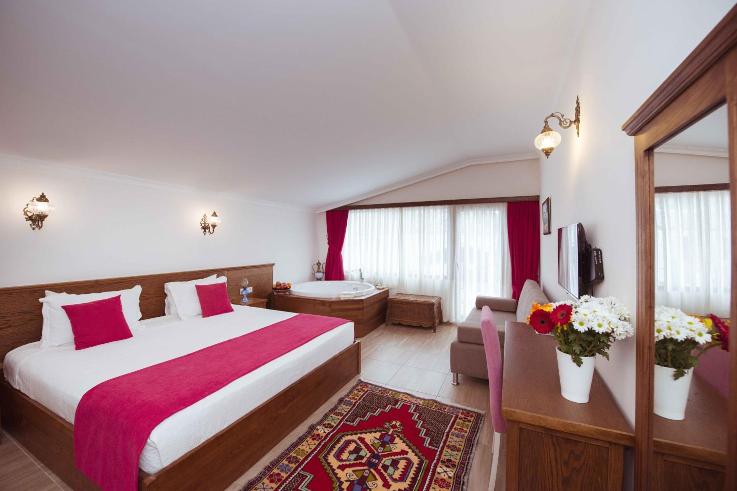Deluxe Room with Spa Bath