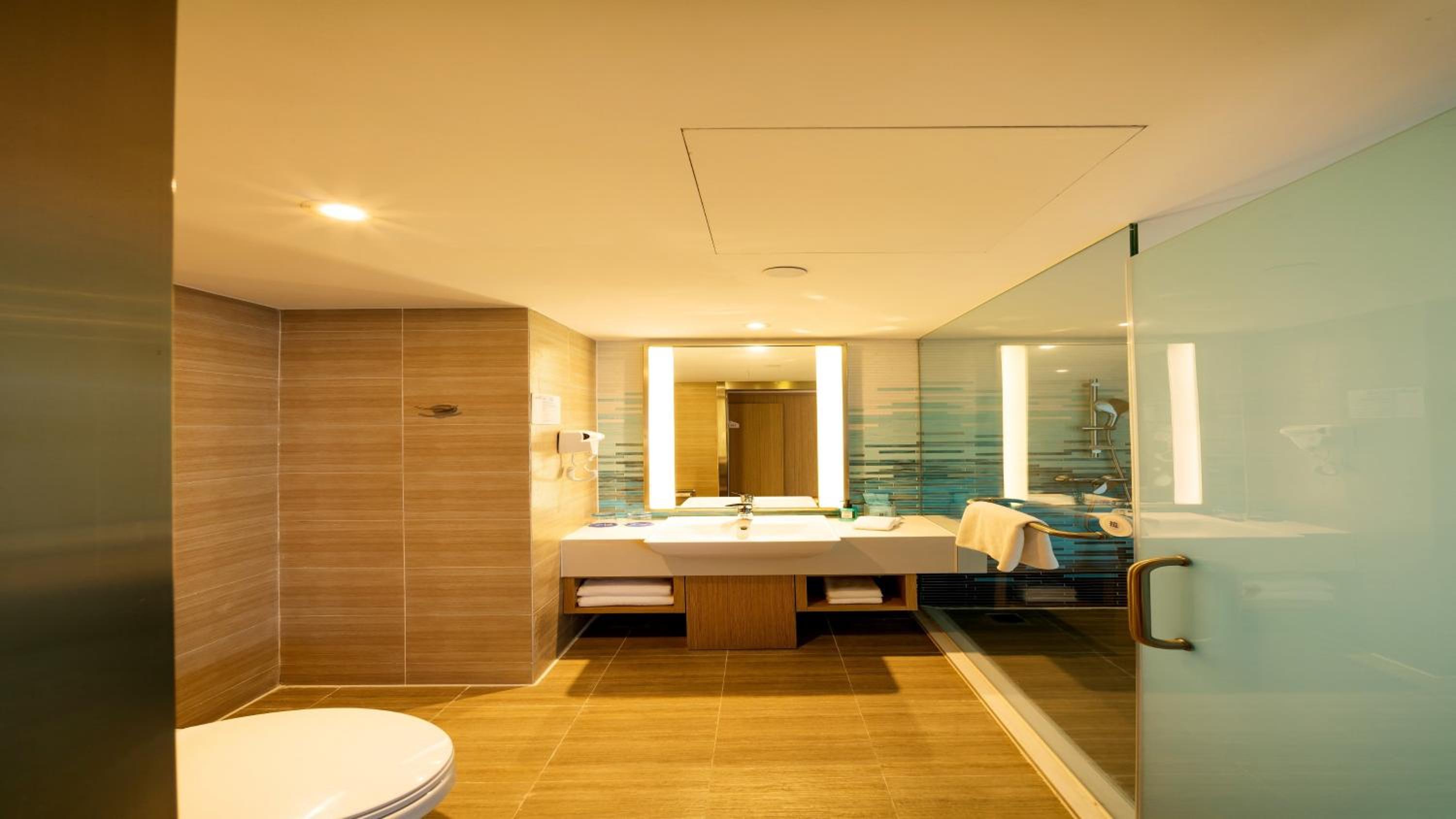 Standard King Room with River View photo 1