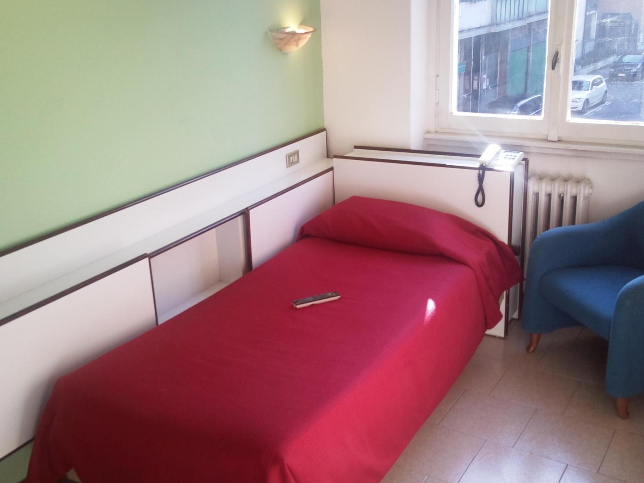 Single Room with Private Bathroom photo 1
