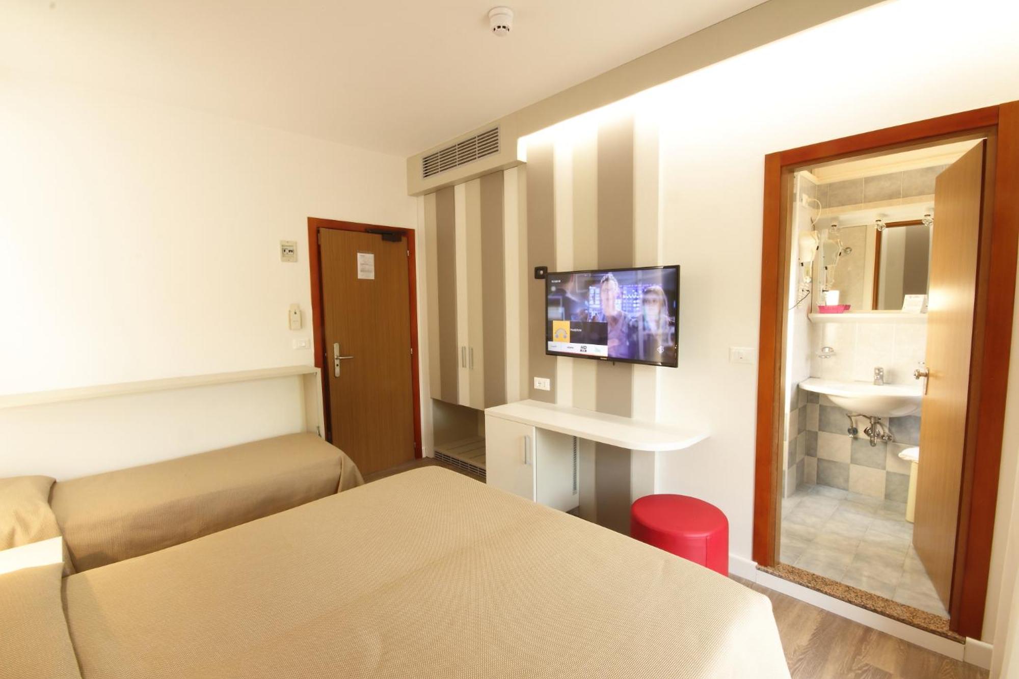 Deluxe Triple Room photo 3