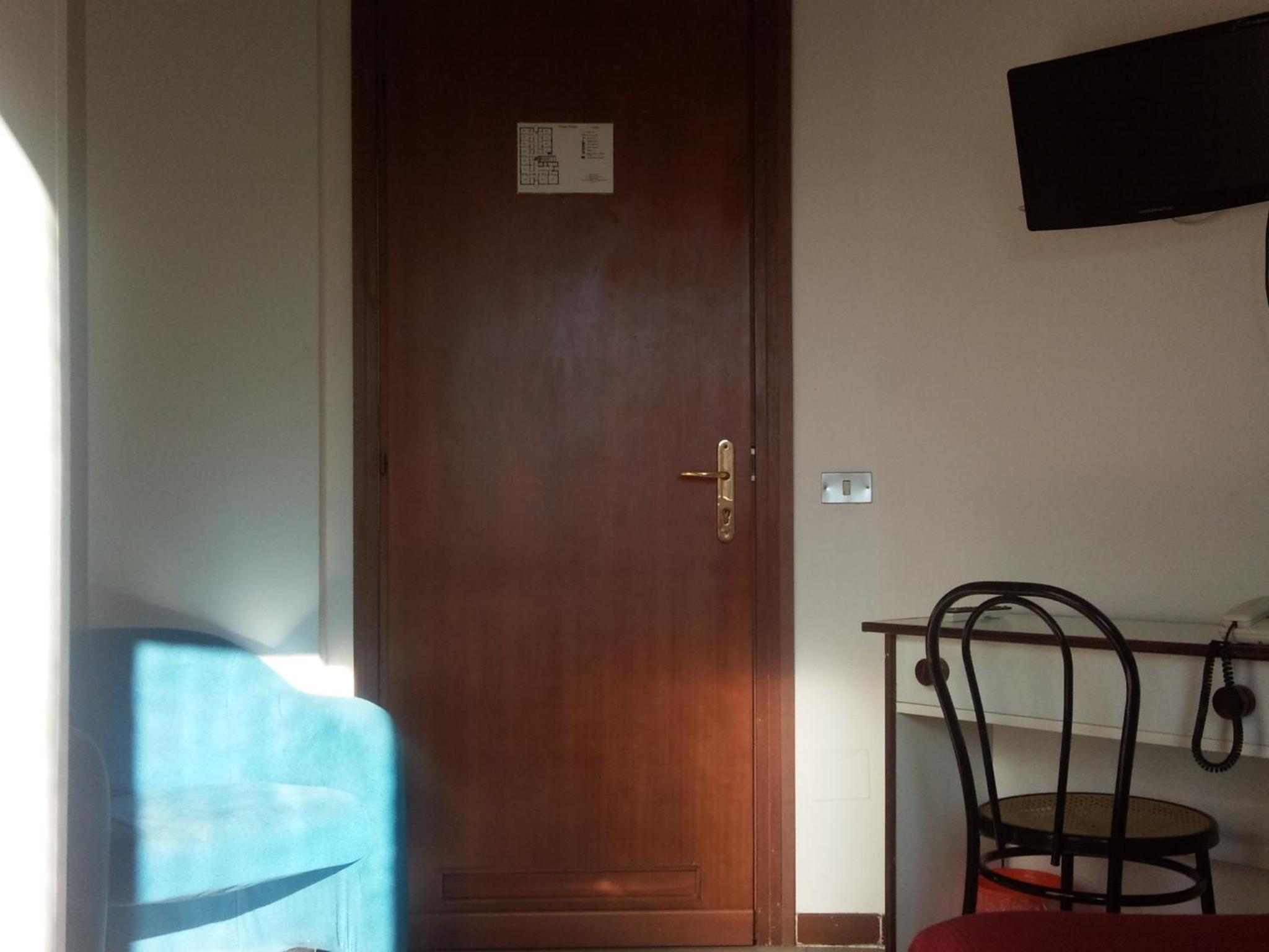 Twin Room with Private External Bathroom photo 1