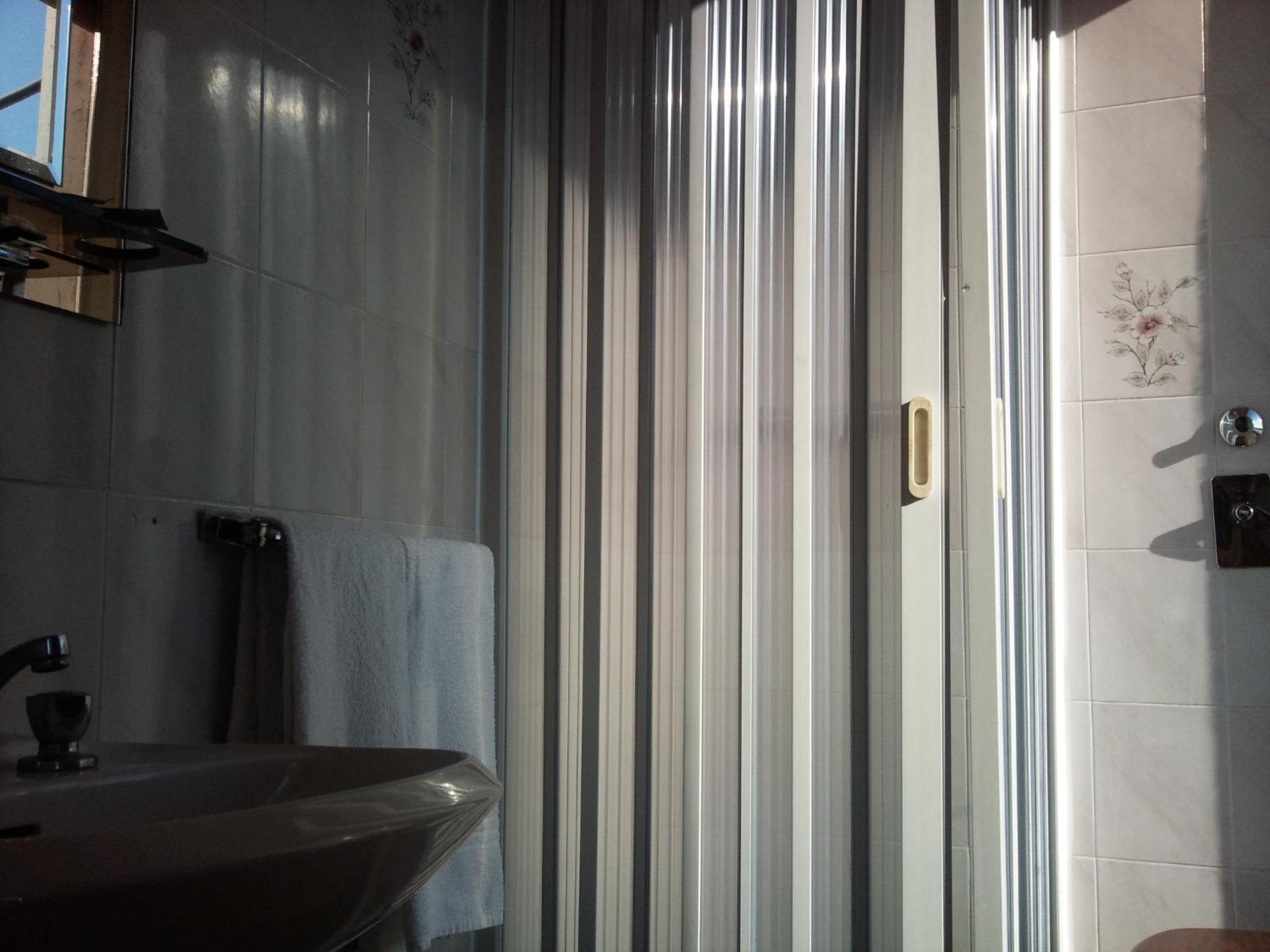 Single Room with Private External Bathroom photo 2