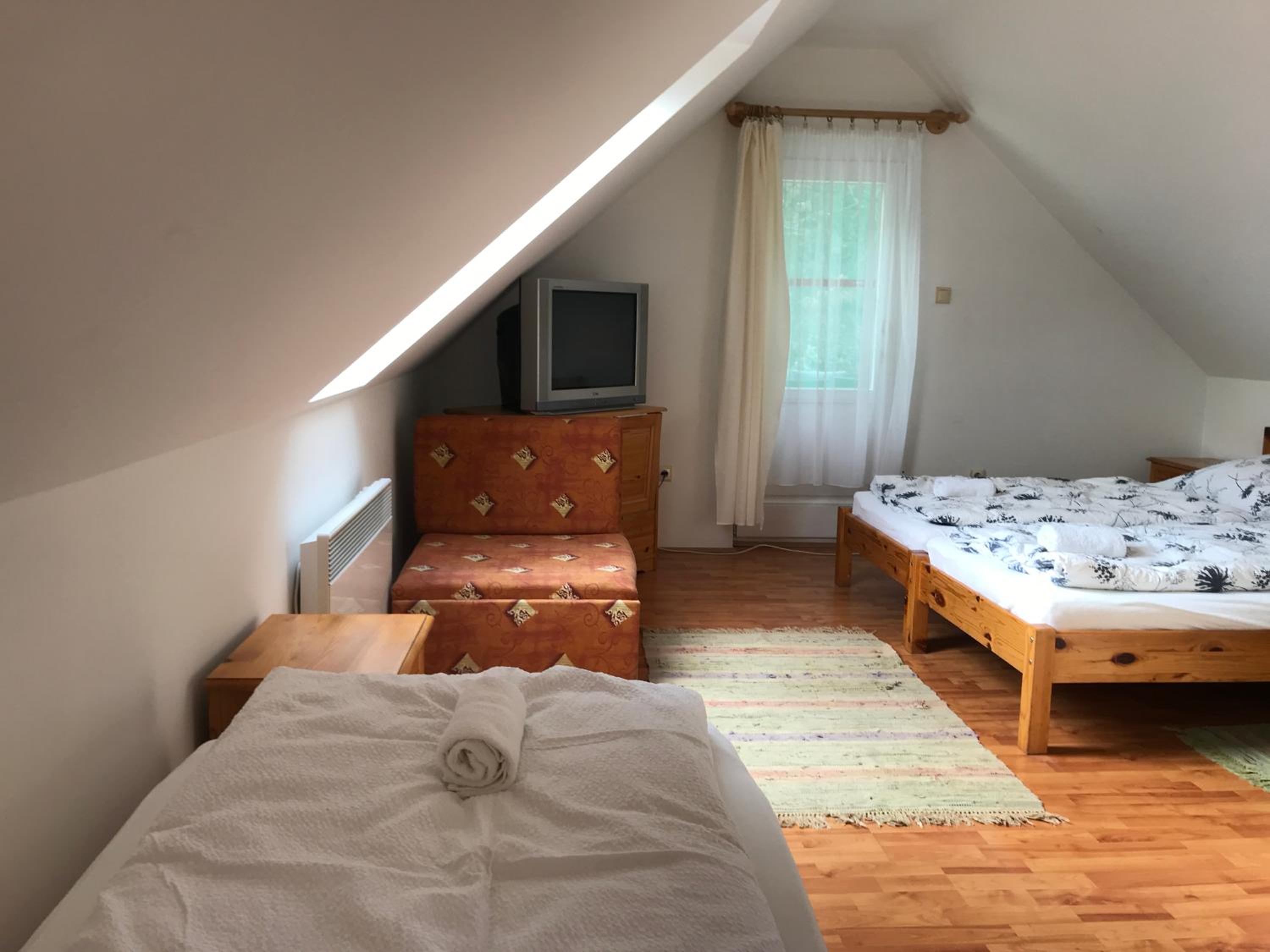 Triple Room with Bathroom photo 2