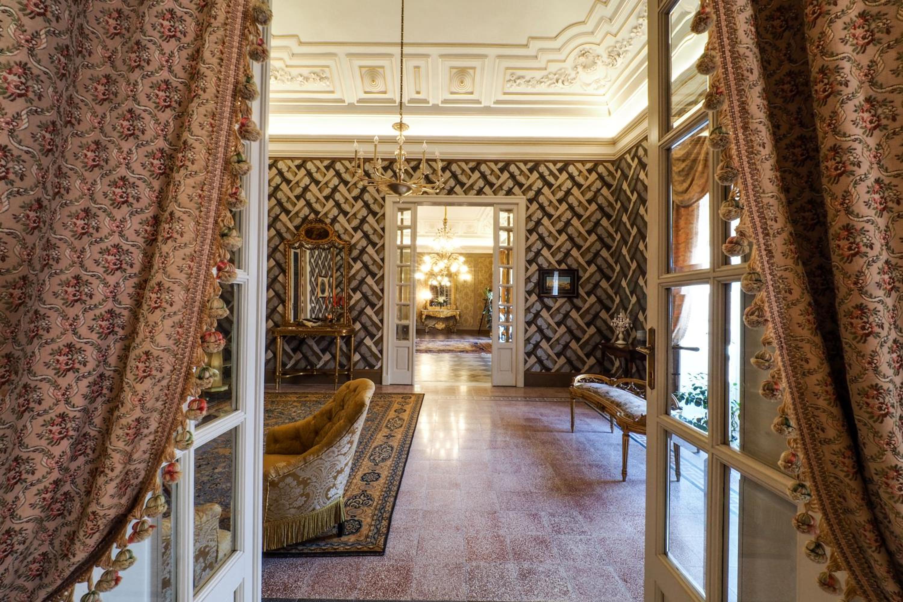 Suite with Balcony - Photo 15