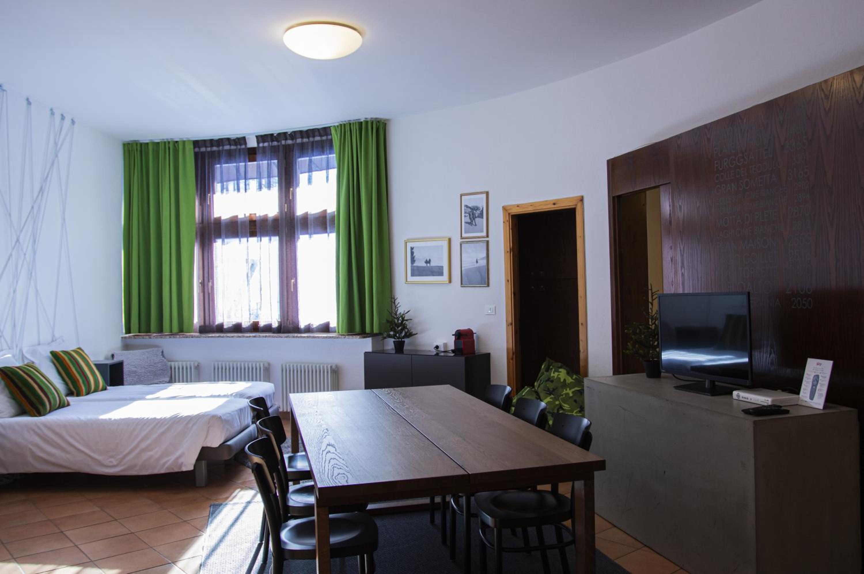 Deluxe Apartment - Separate Building photo 2
