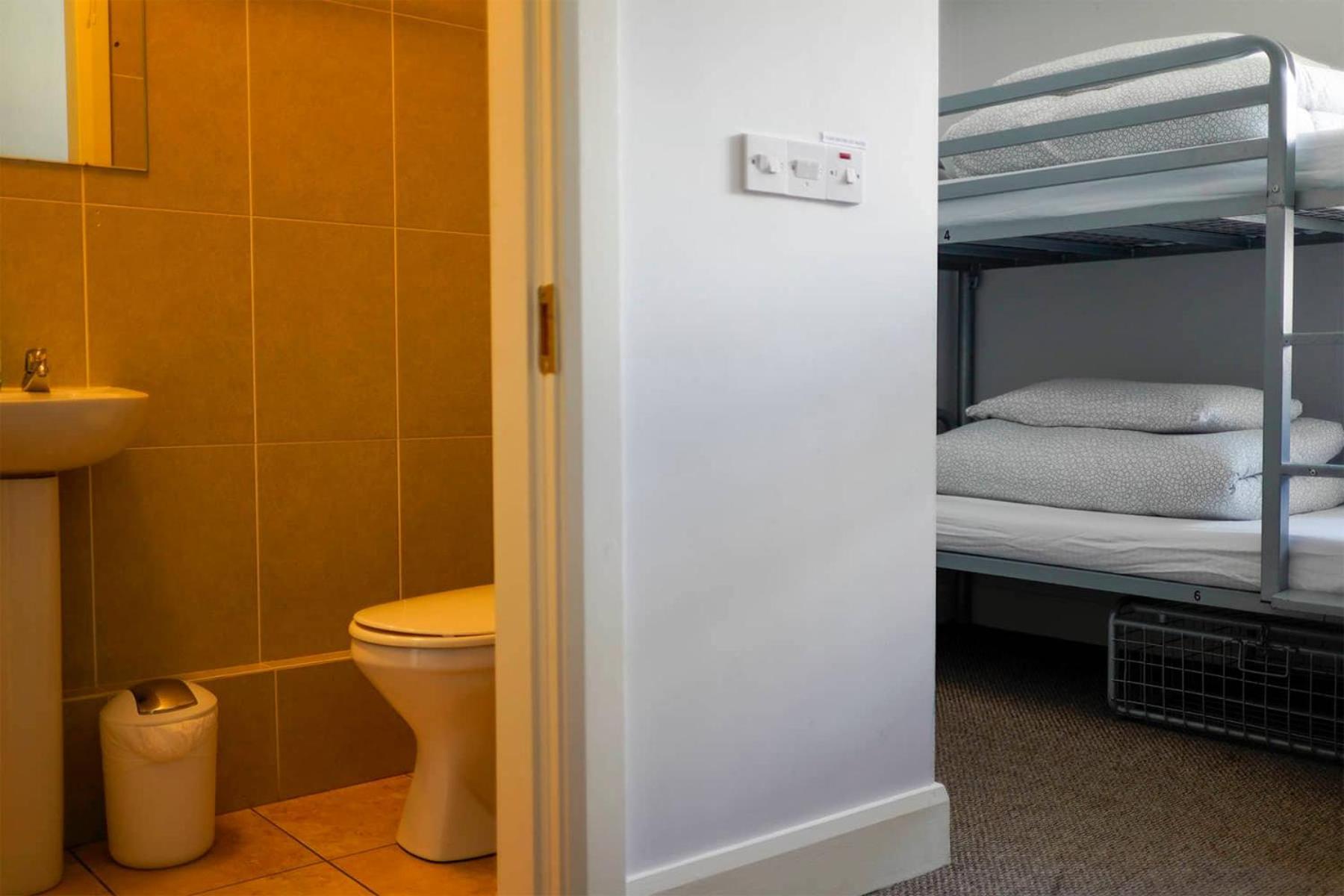 Double Room with Private Bathroom - Photo 5