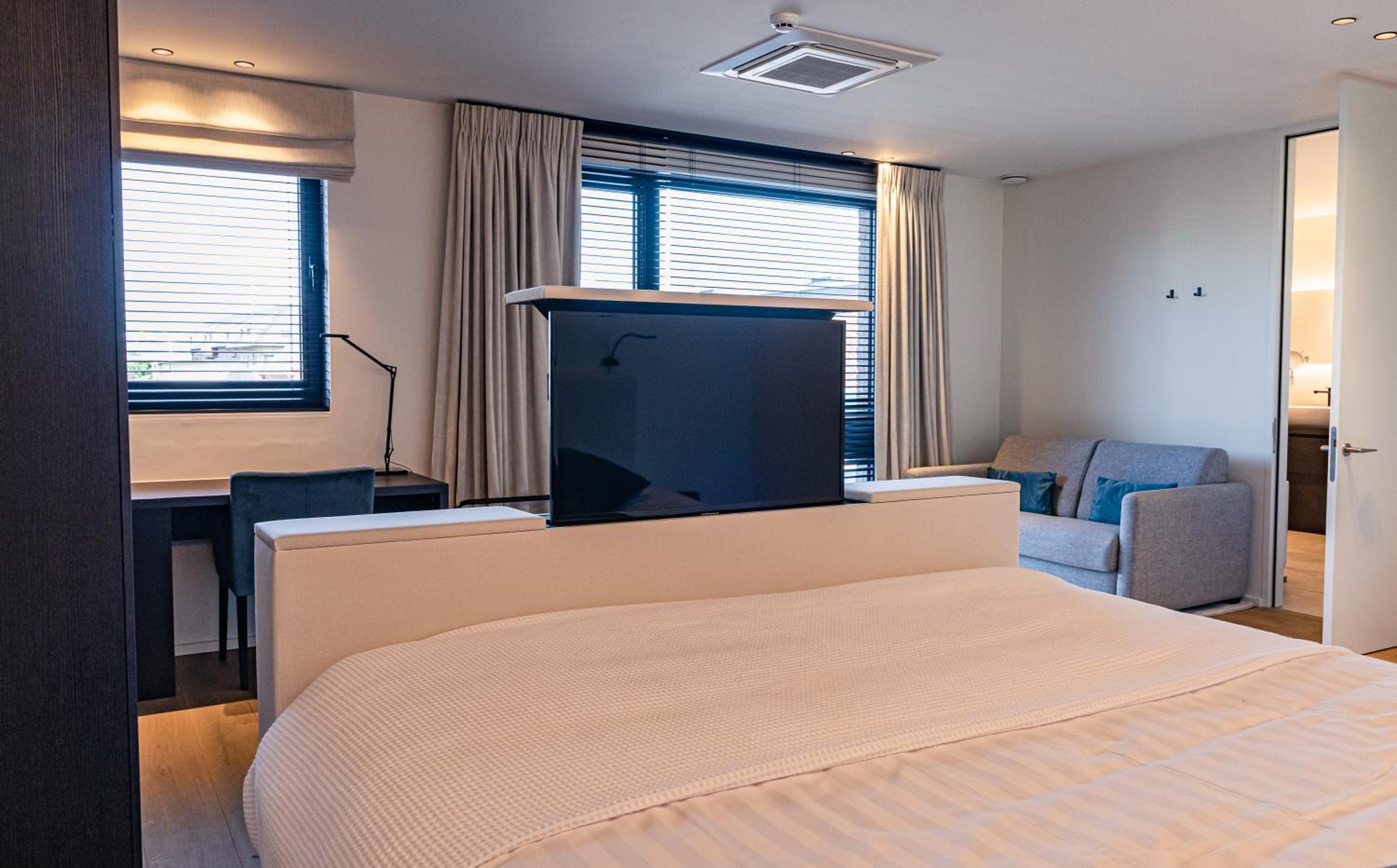 Superior Deluxe Double or Twin Room  photo 3