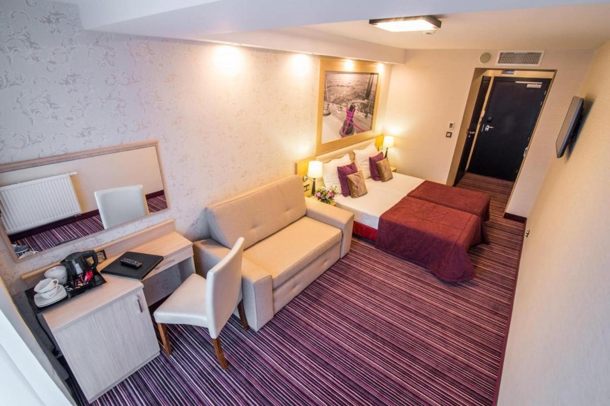 Large Premium Double or Twin Room - Photo 3