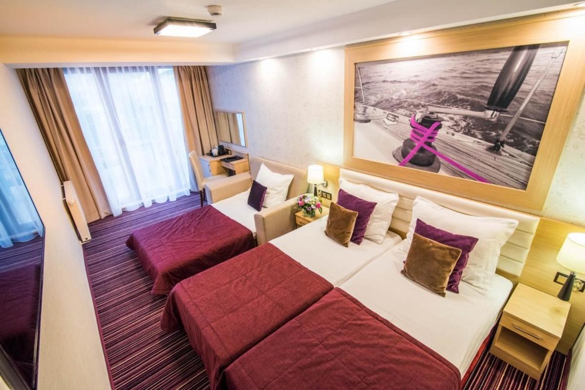 Large Premium Double or Twin Room - Photo 2