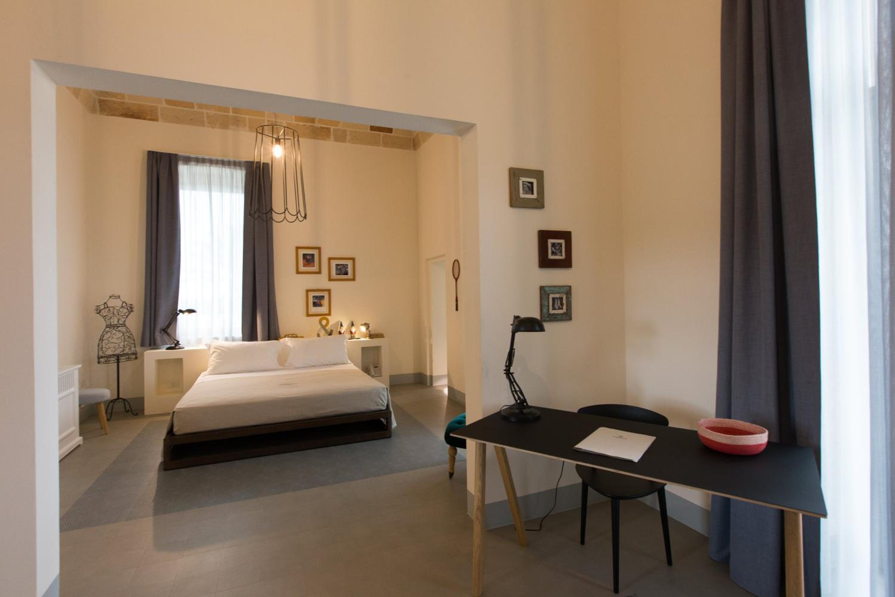 Suite with Balcony and Garden View photo 2