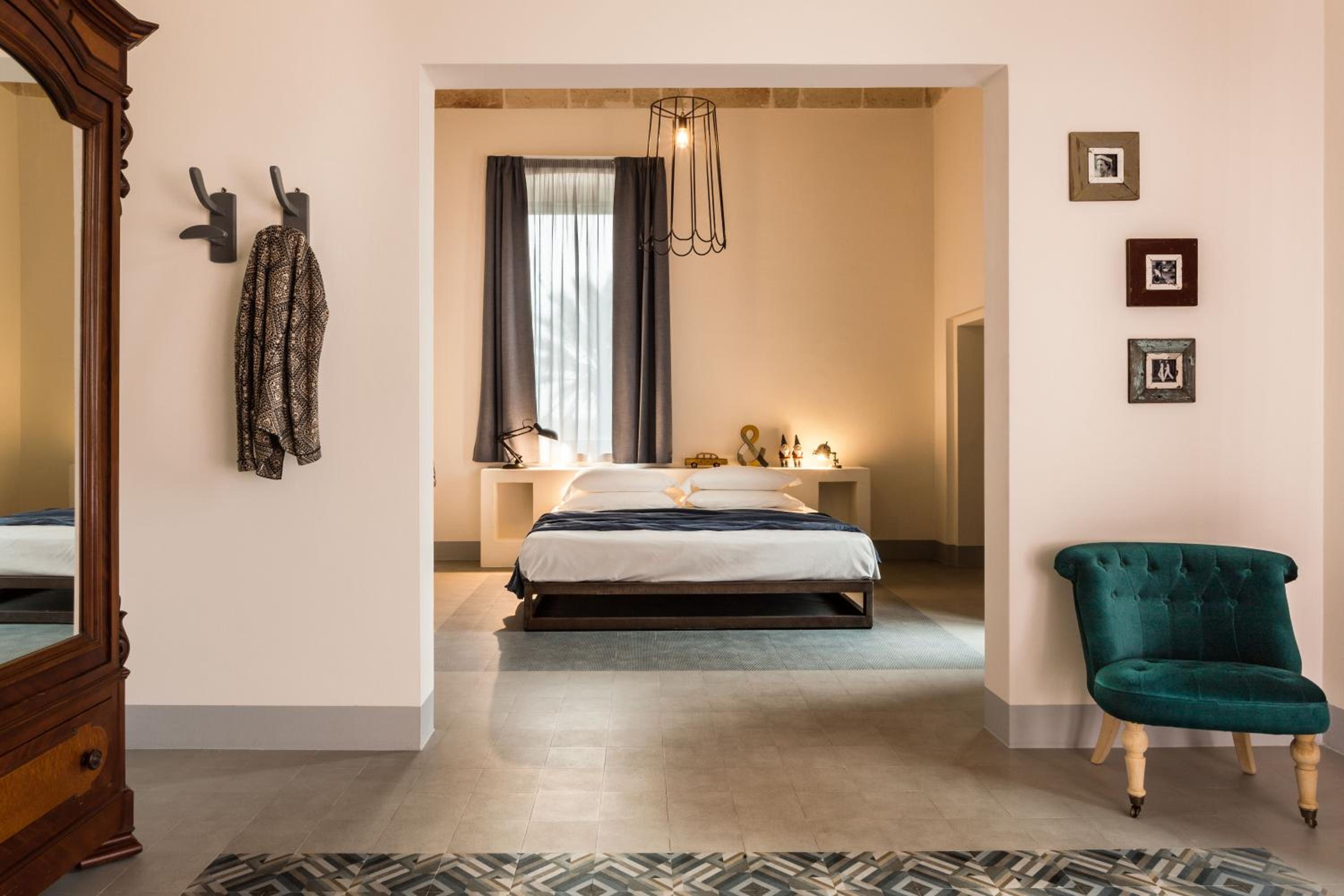 Suite with Balcony and Garden View