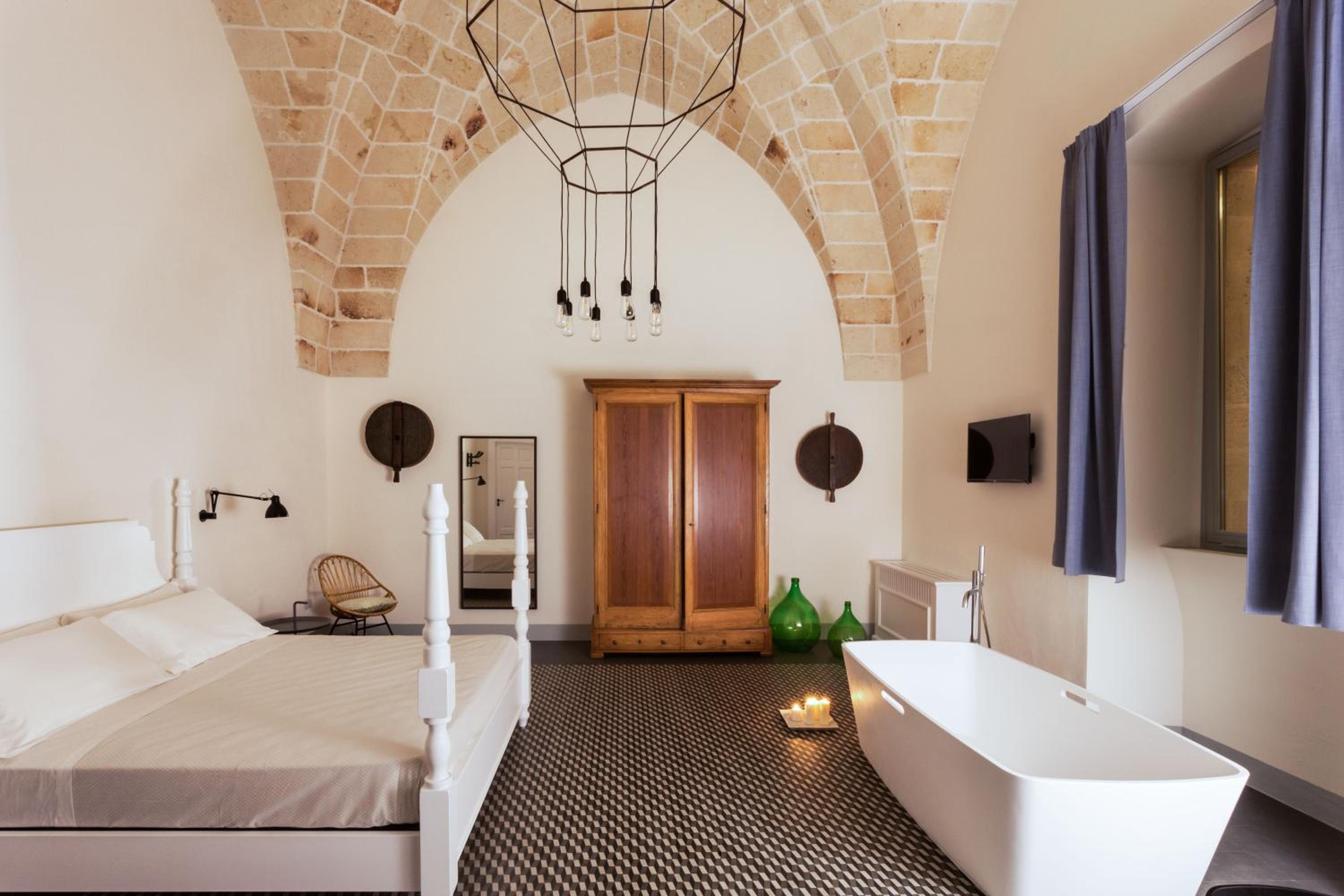 Junior Suite with Bath Tub
