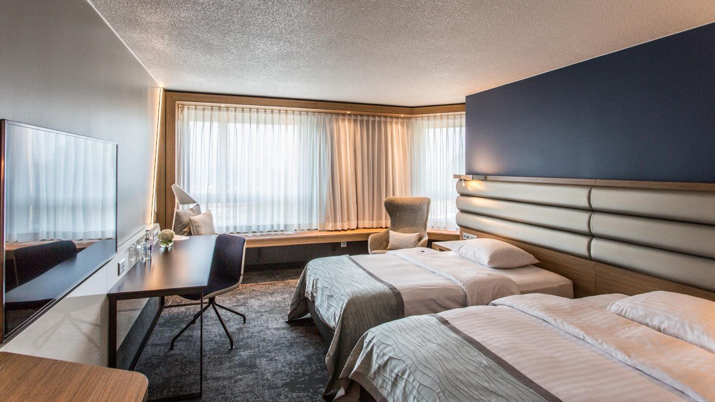 Deluxe Twin Room with Lake View - Photo 1
