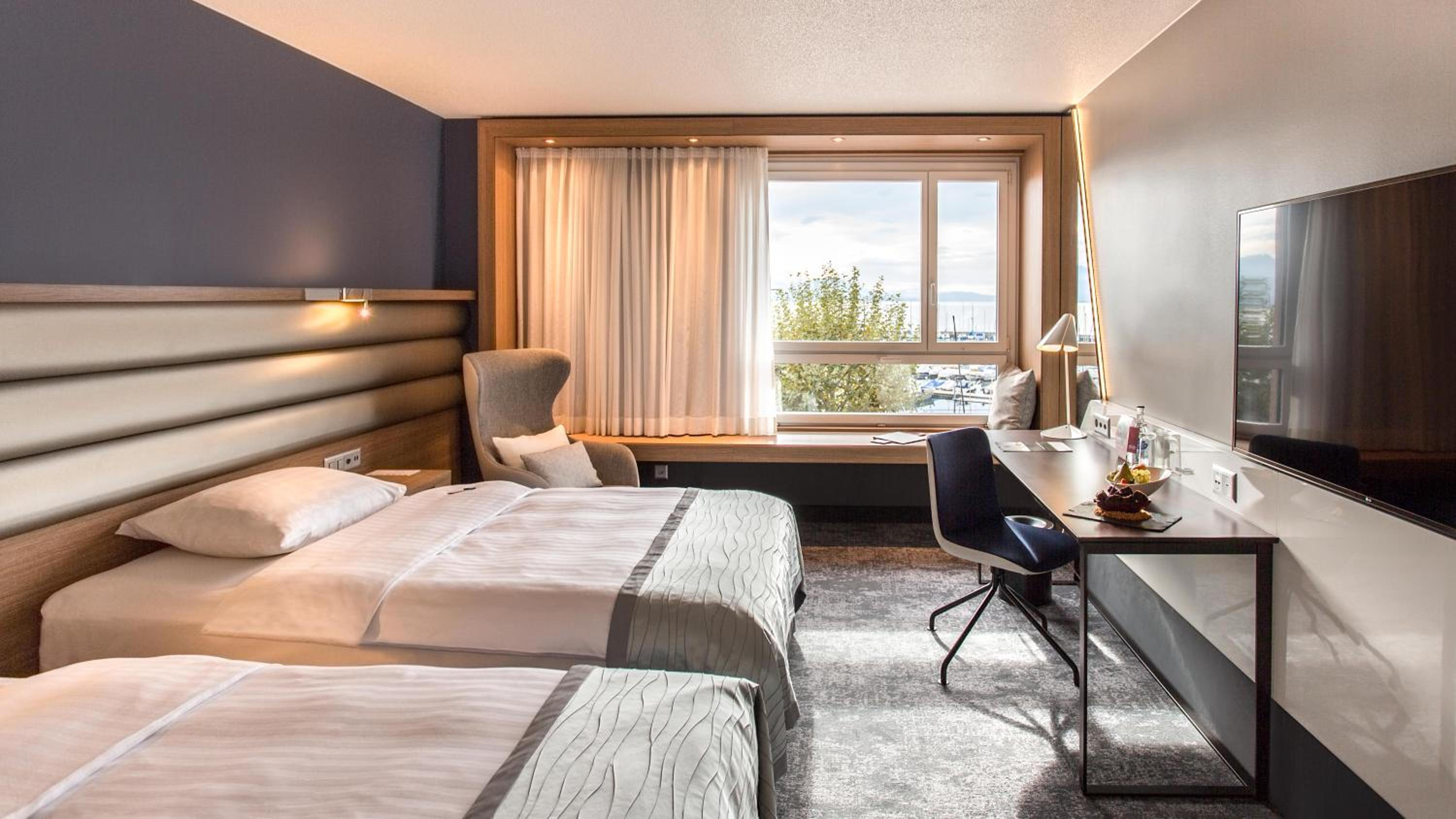 Deluxe Twin Room with Lake View - Photo 2