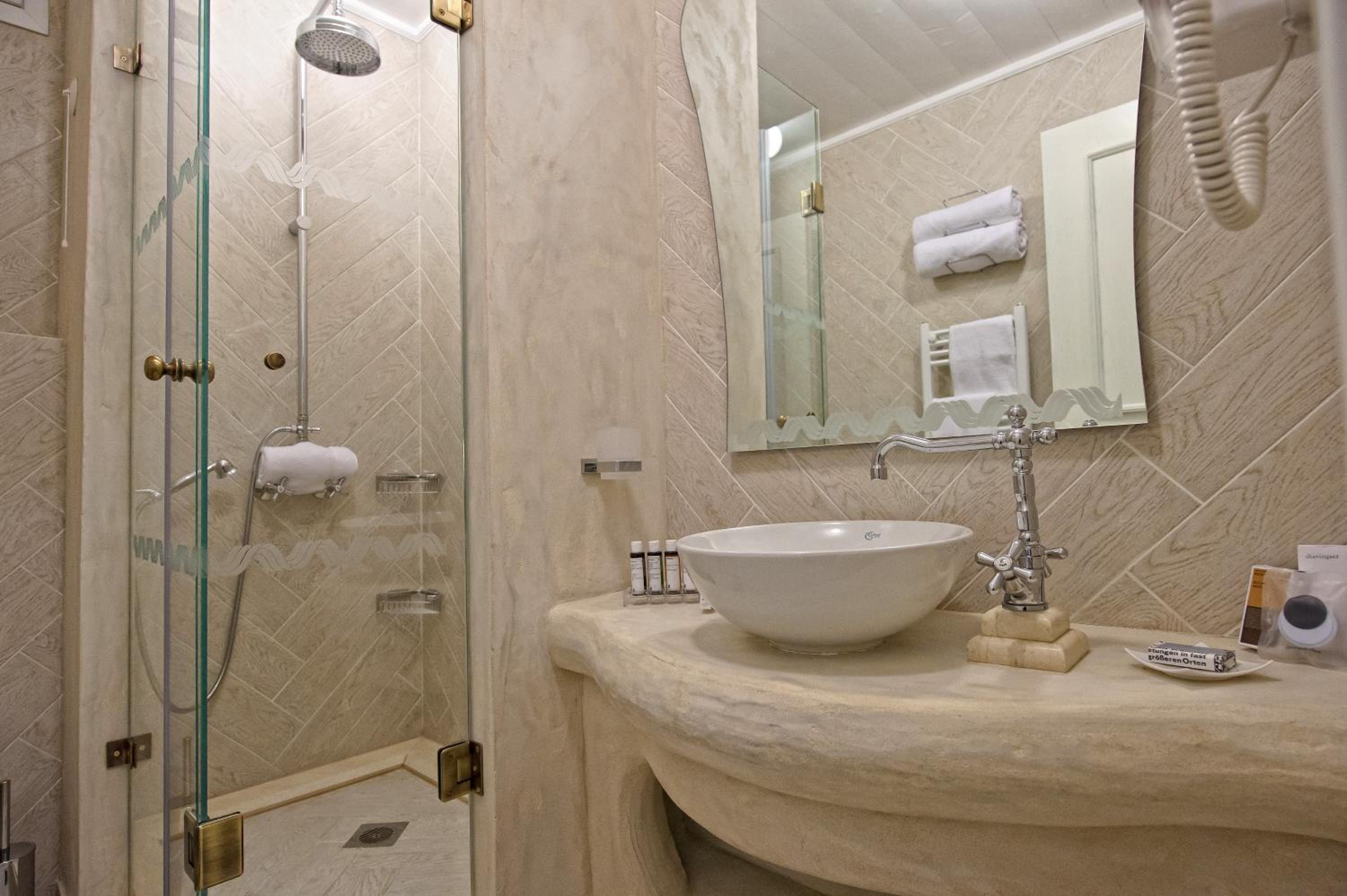 Deluxe Double or Twin Room - Photo 7