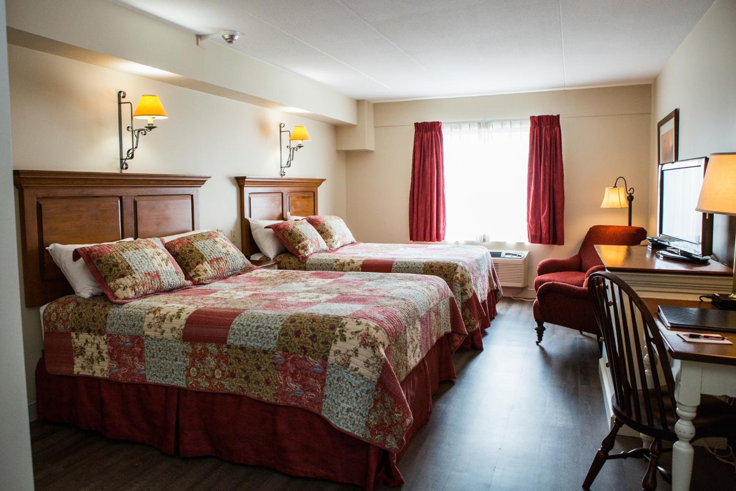 Queen Room photo 2