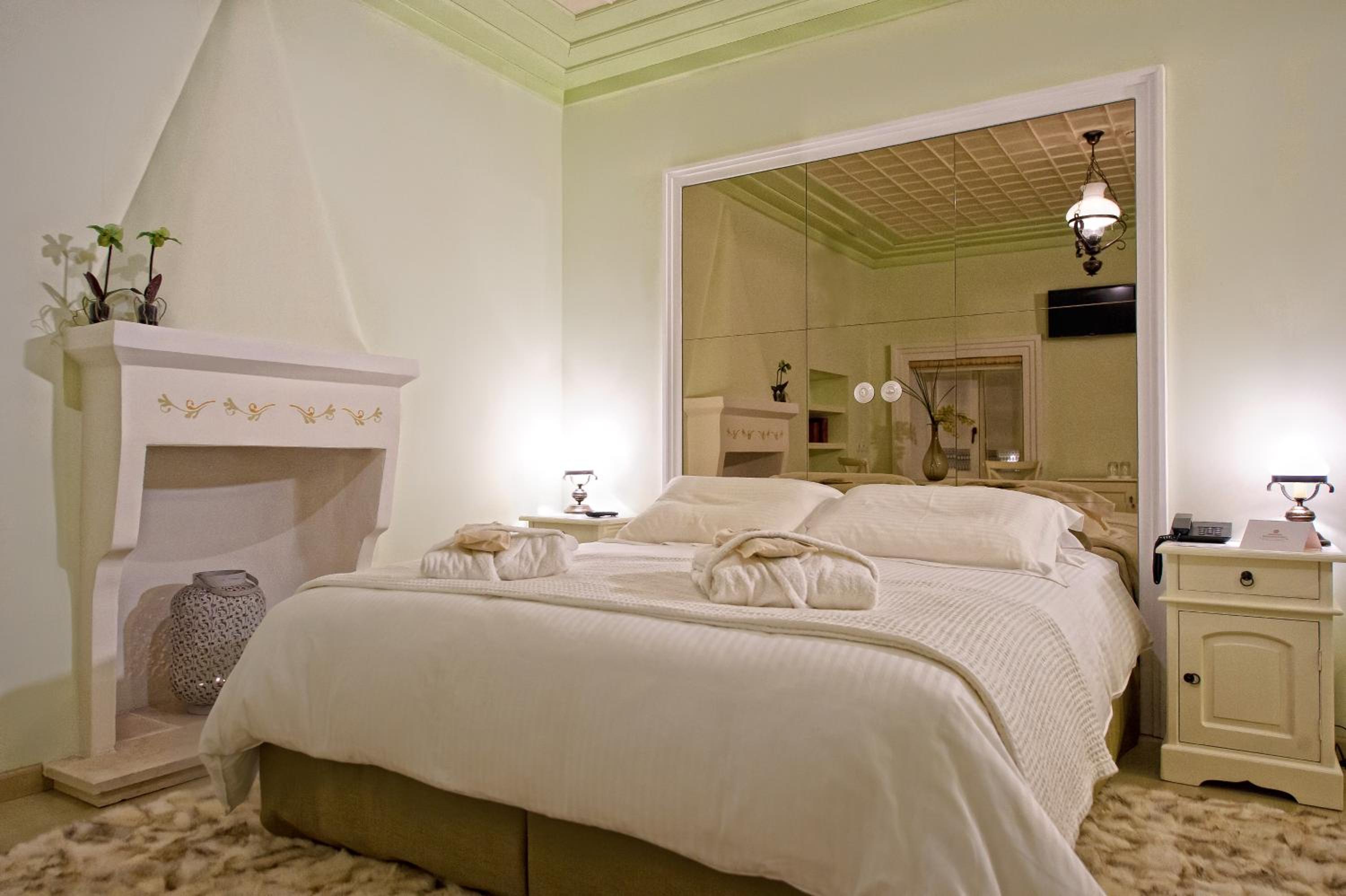 Deluxe Double or Twin Room - Photo 23