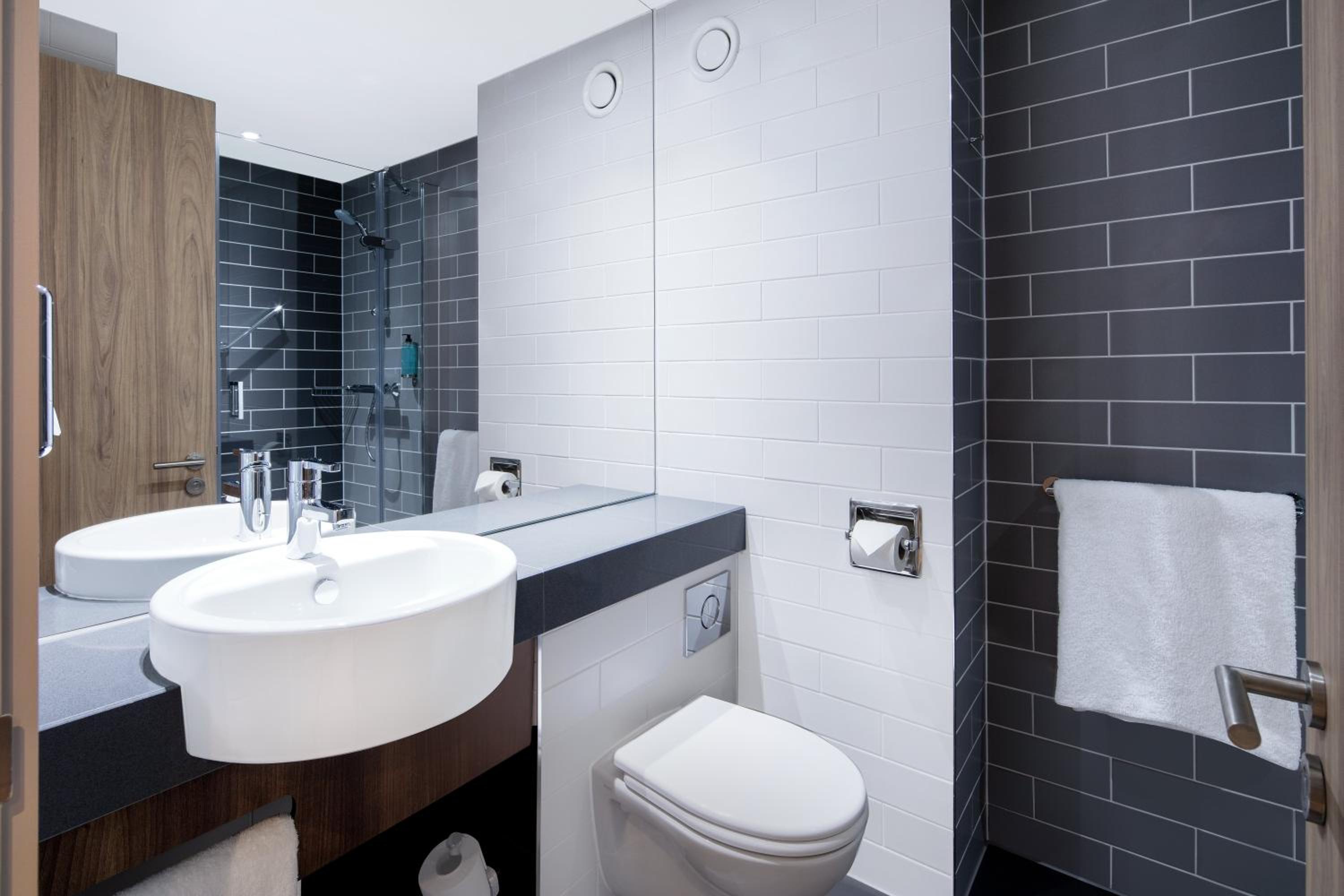 Standard Room with Free Hot Breakfast photo 3