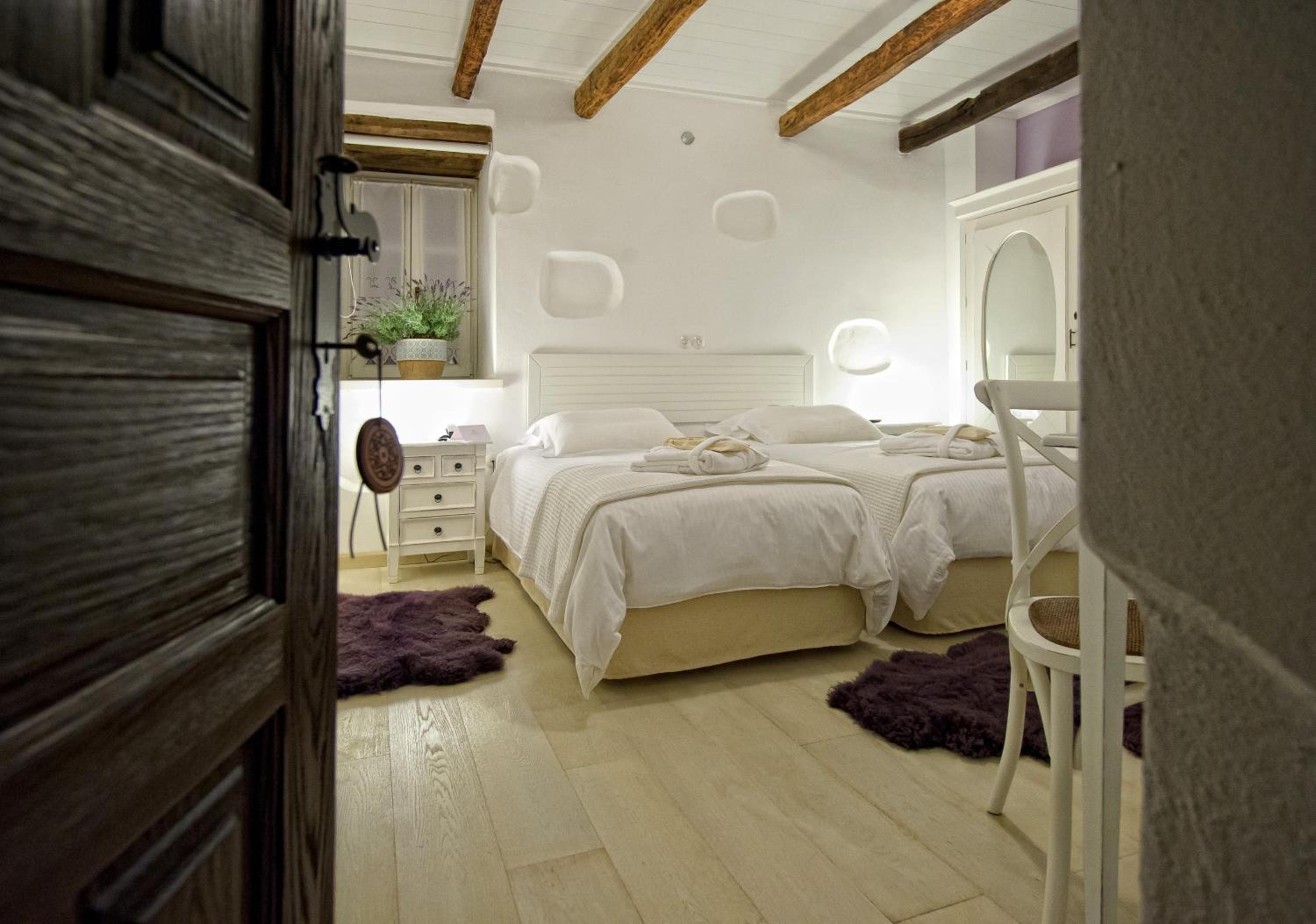 Deluxe Double Or Twin Room - Photo 1