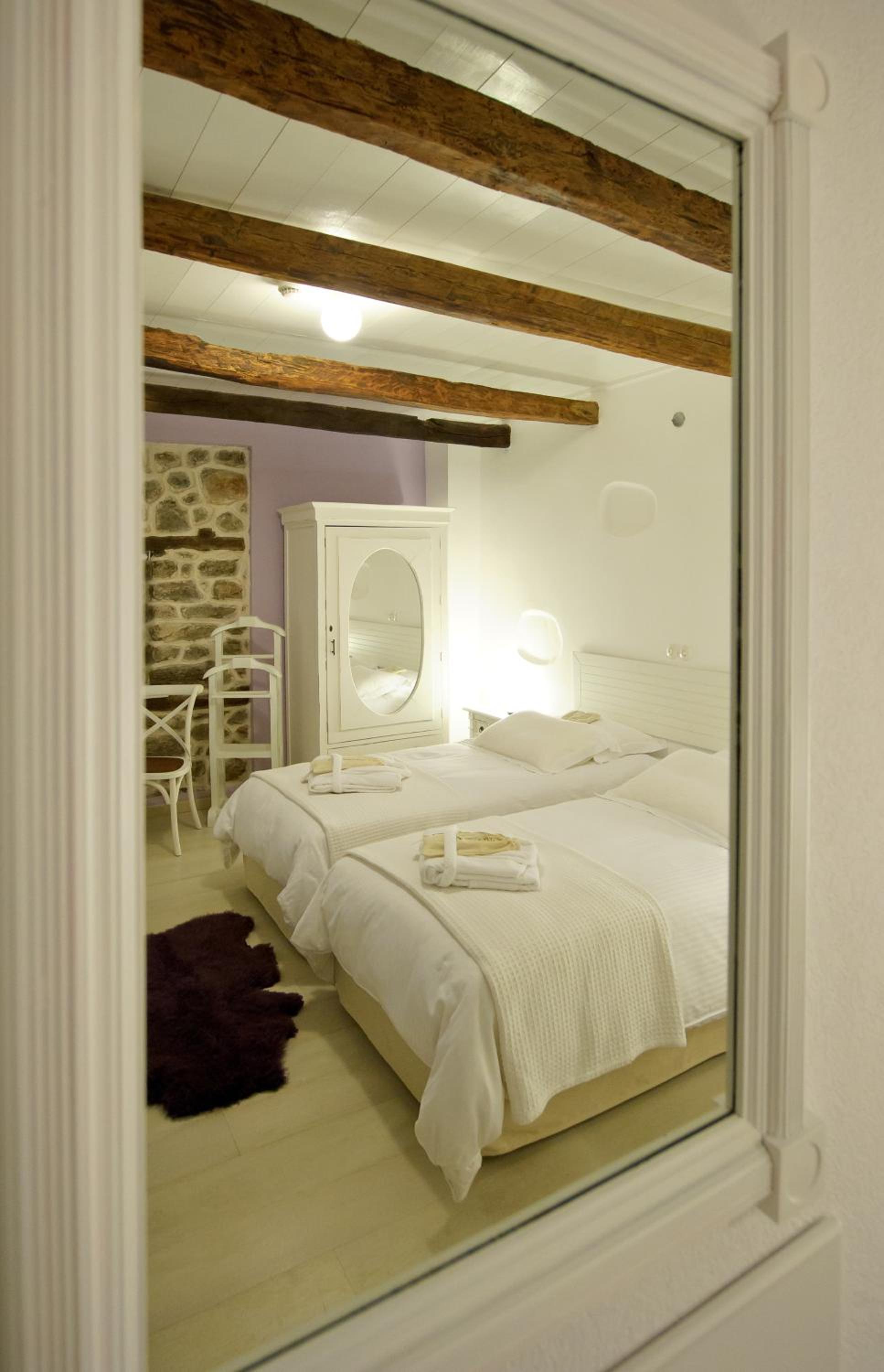 Deluxe Double or Twin Room - Photo 2