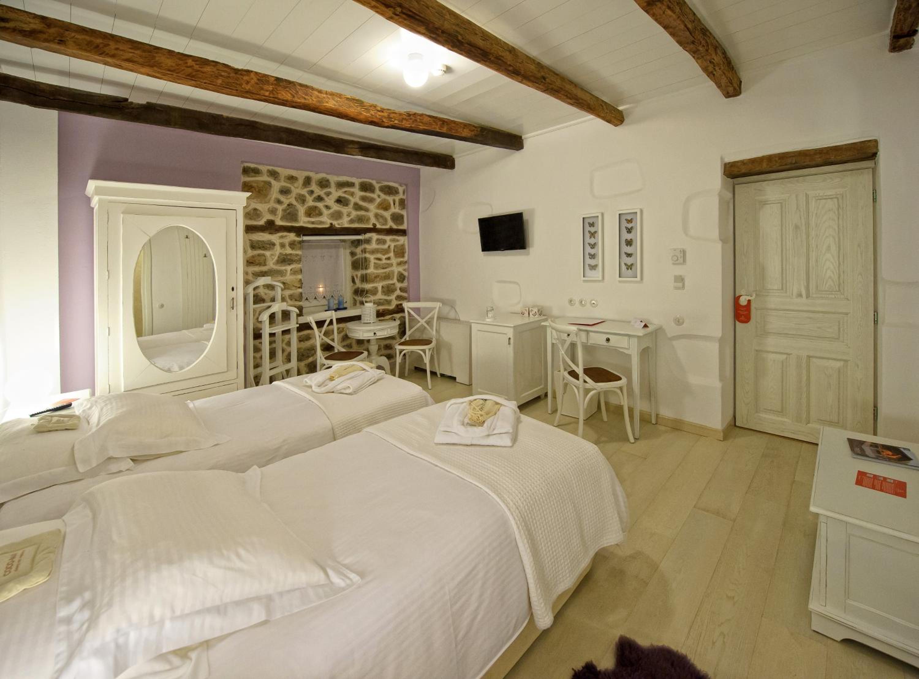 Deluxe Double or Twin Room - Photo 21