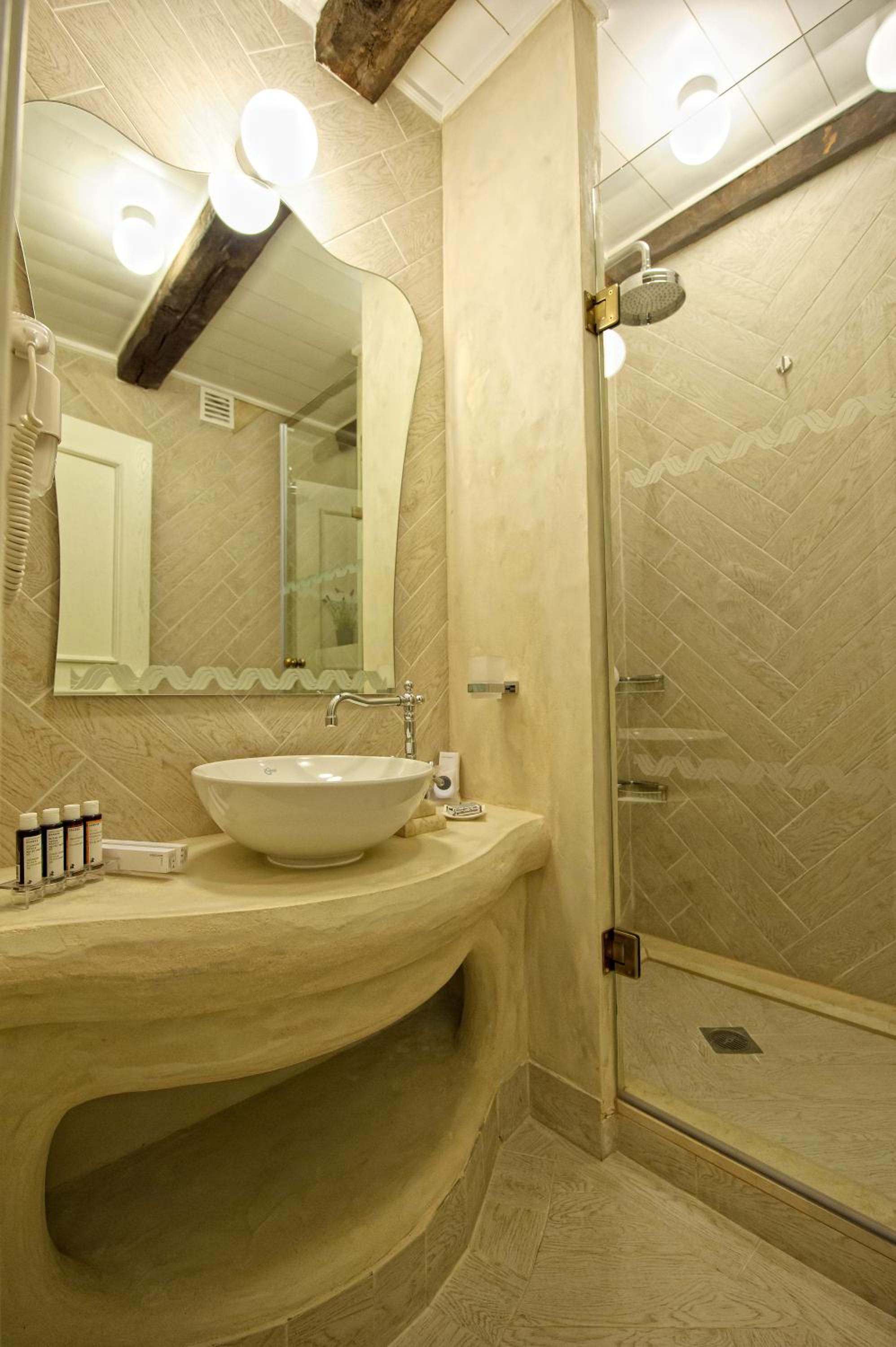 Deluxe Double or Twin Room - Photo 12