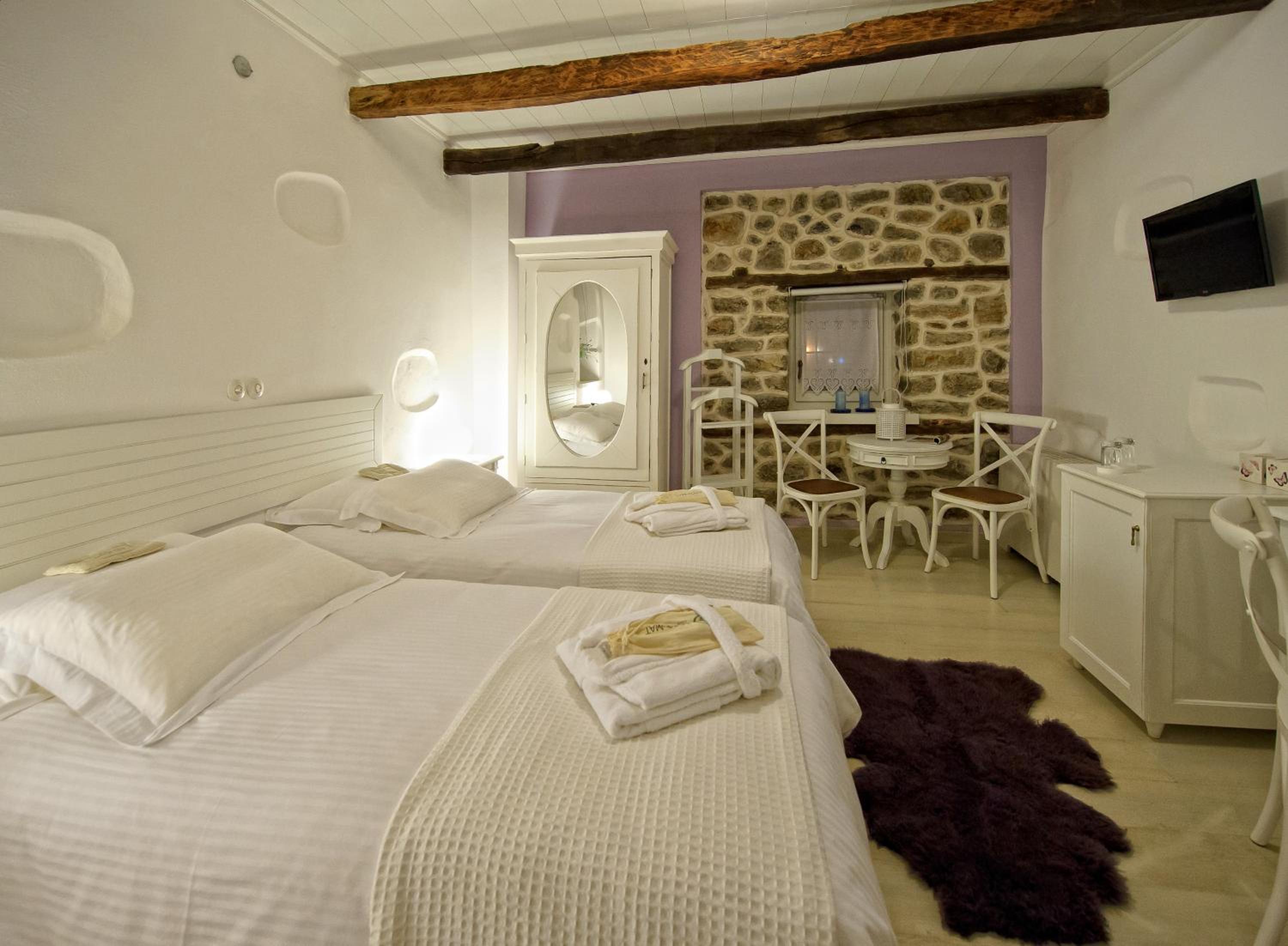 Deluxe Double or Twin Room - Photo 13