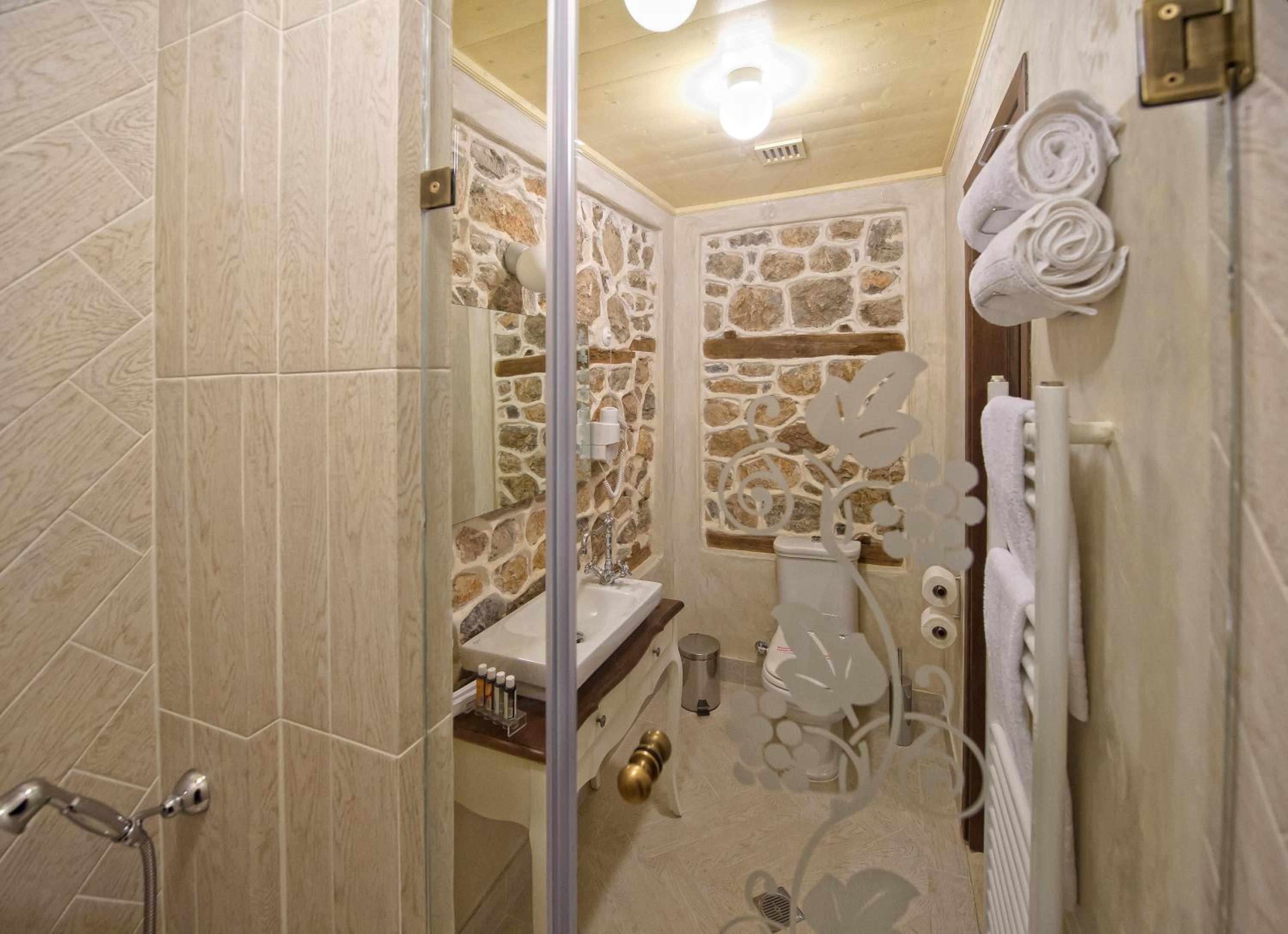 Deluxe Double Or Twin Room - Photo 4