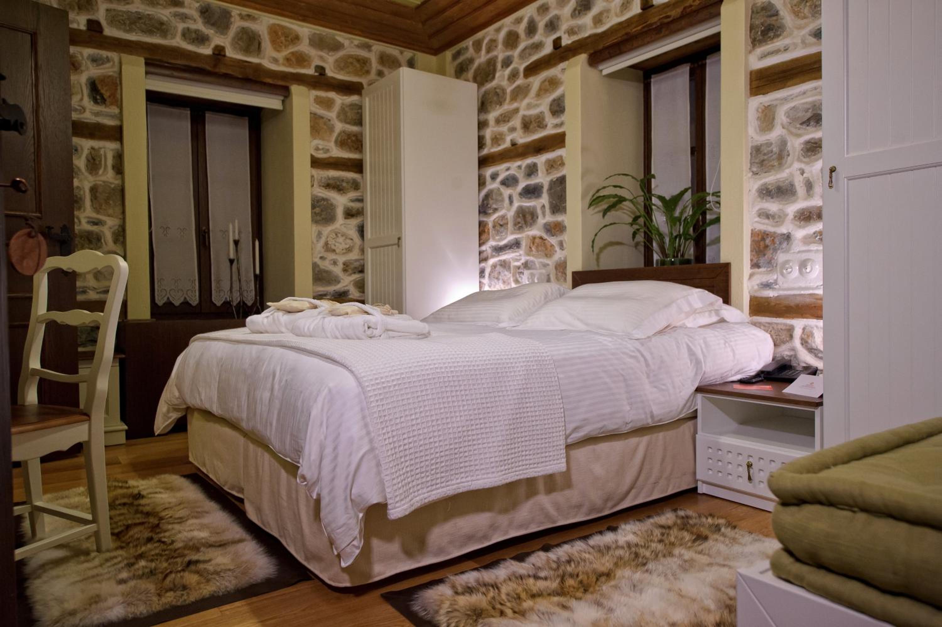 Deluxe Double Or Twin Room - Photo 3
