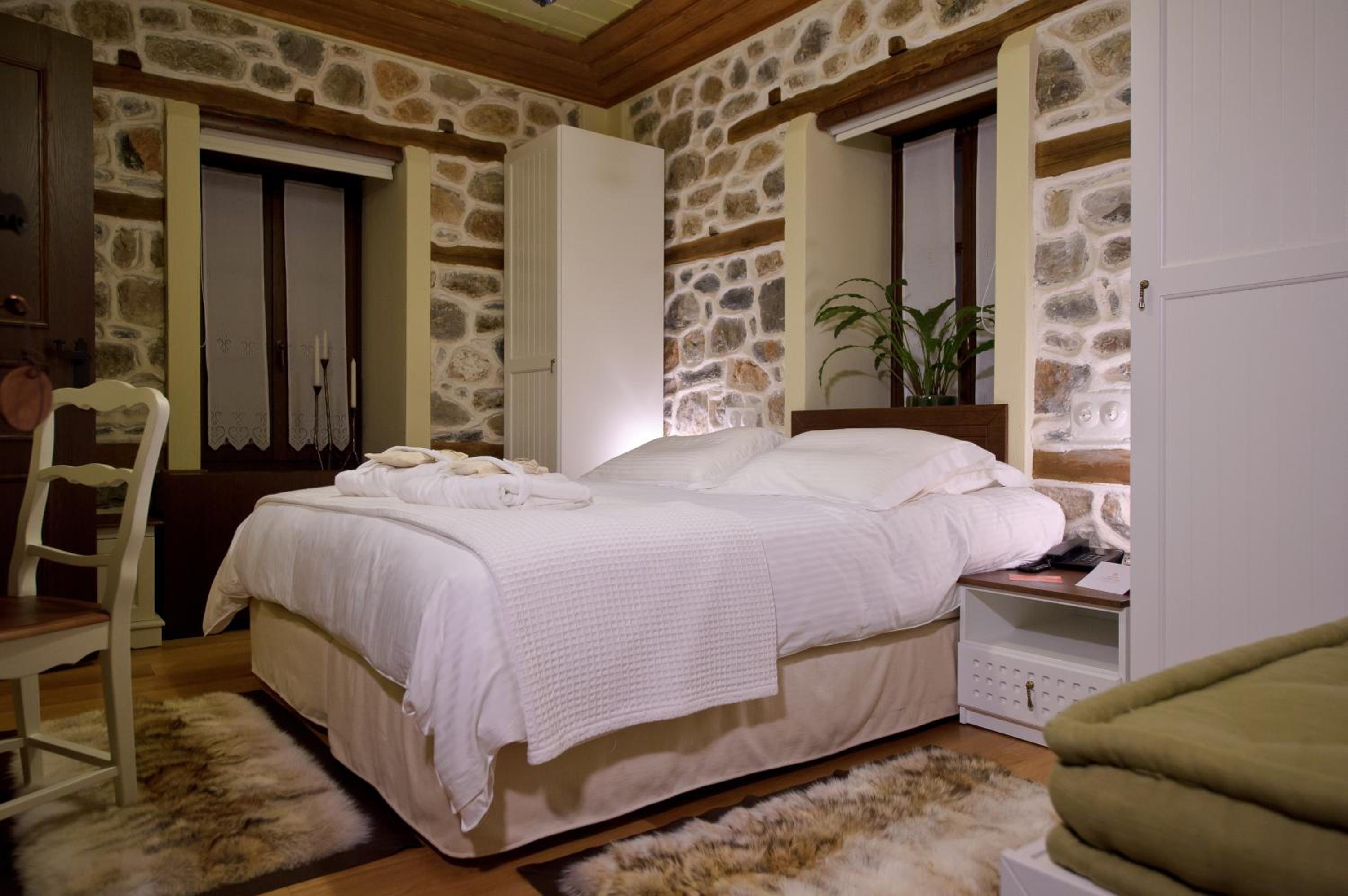 Deluxe Double Or Twin Room - Photo 2
