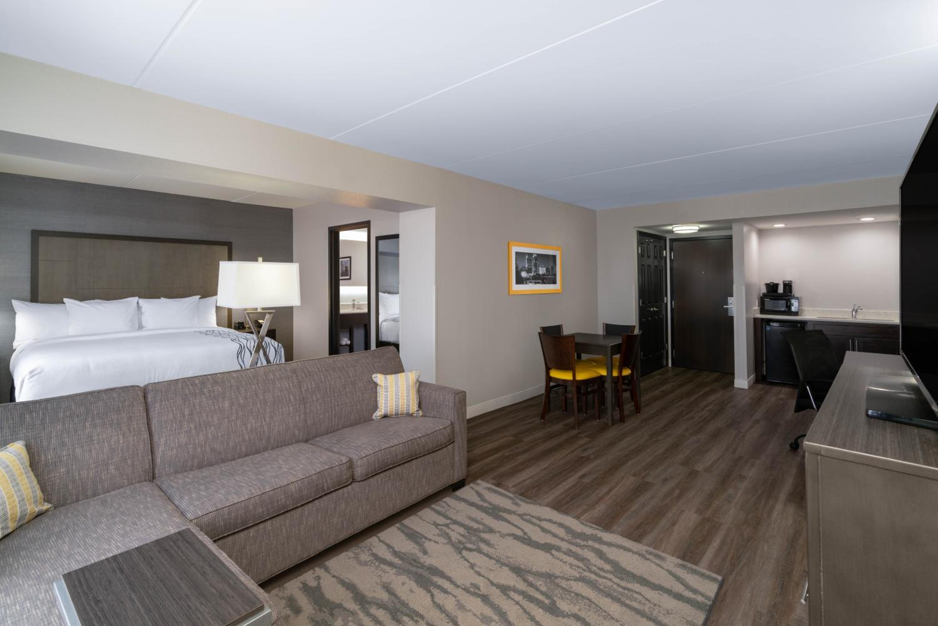 Executive King Room with Sofa Bed and Whirlpool Tub