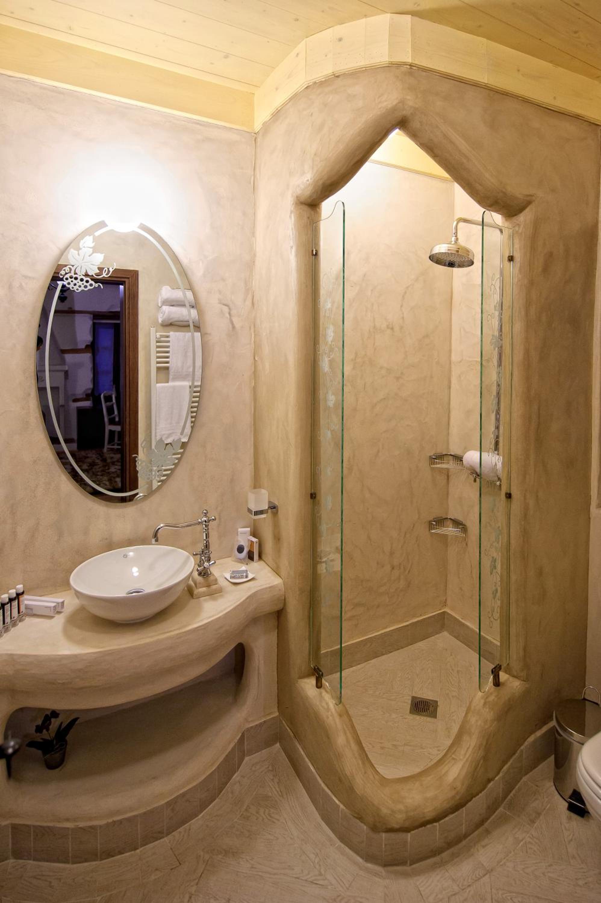 Deluxe Double or Twin Room - Photo 18