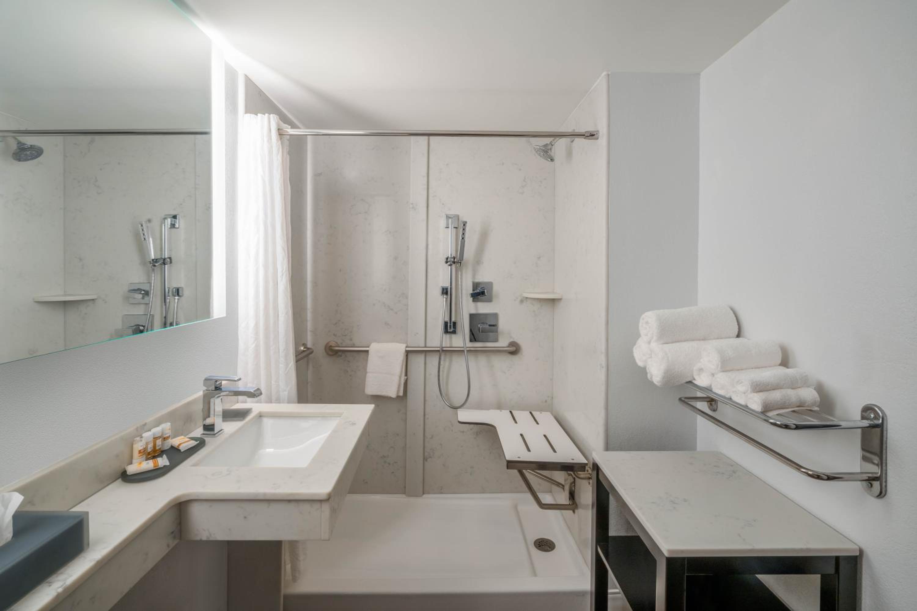 King Room - Mobility Access/Non-Smoking - Photo 4