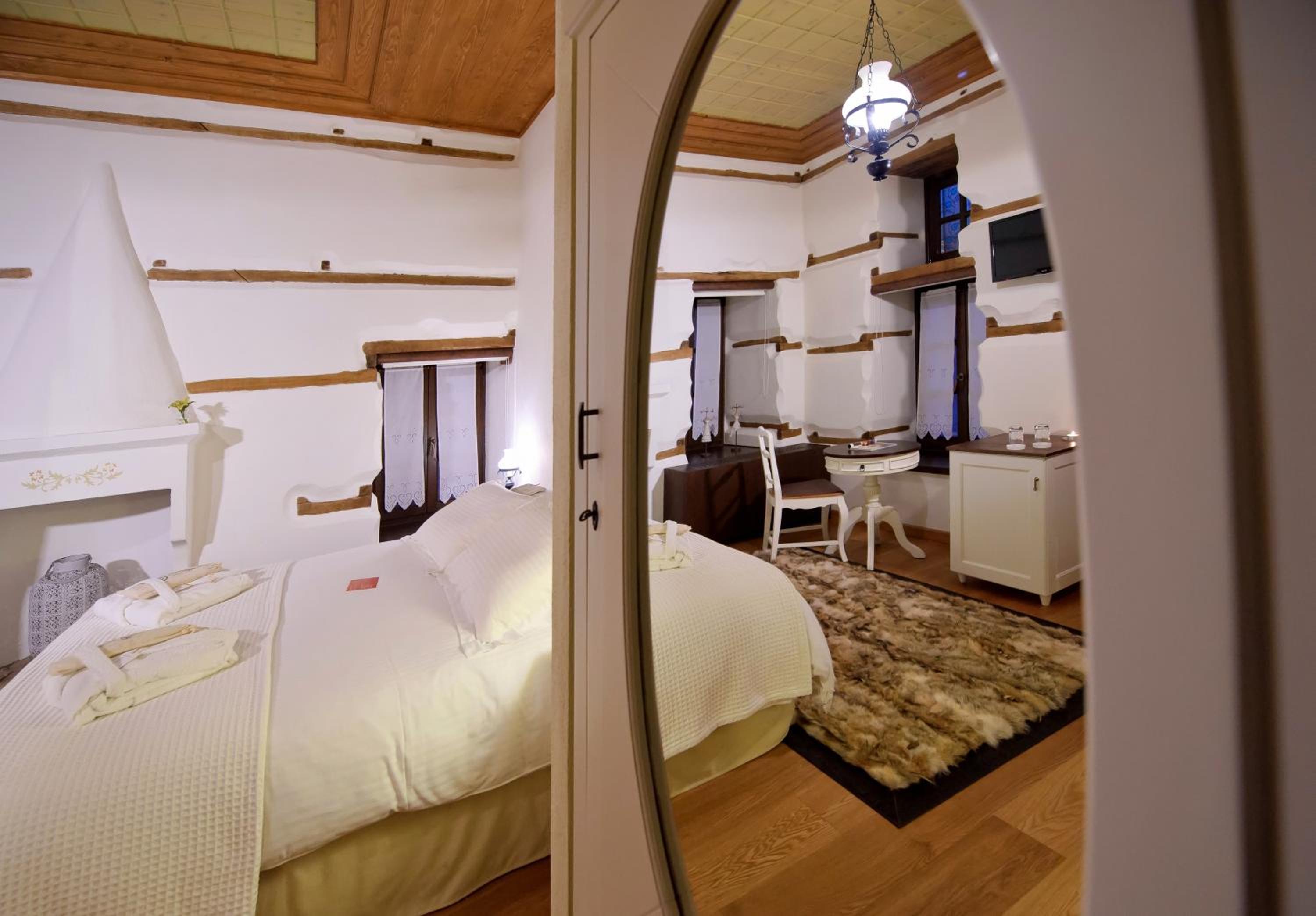 Deluxe Double or Twin Room - Photo 20