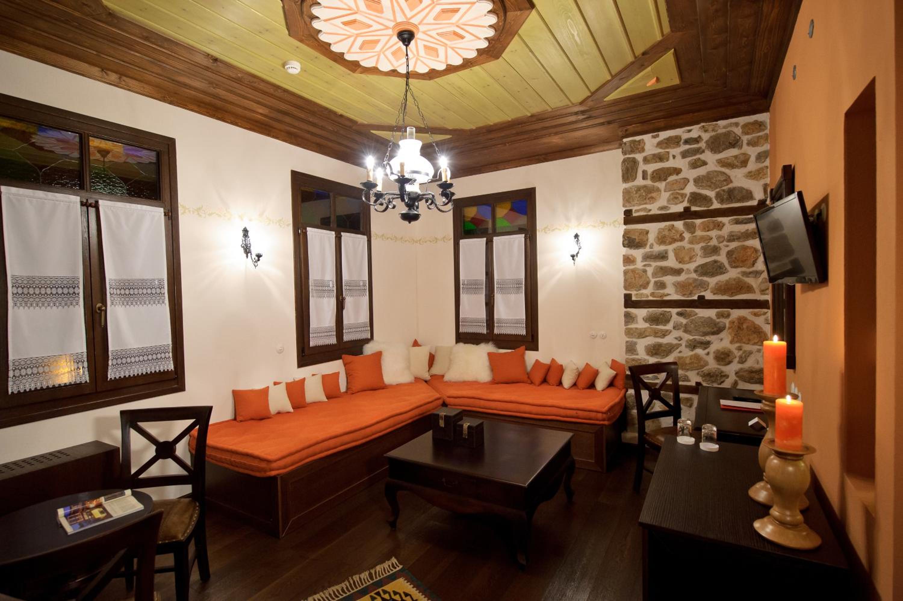 One-Bedroom Suite - Photo 4
