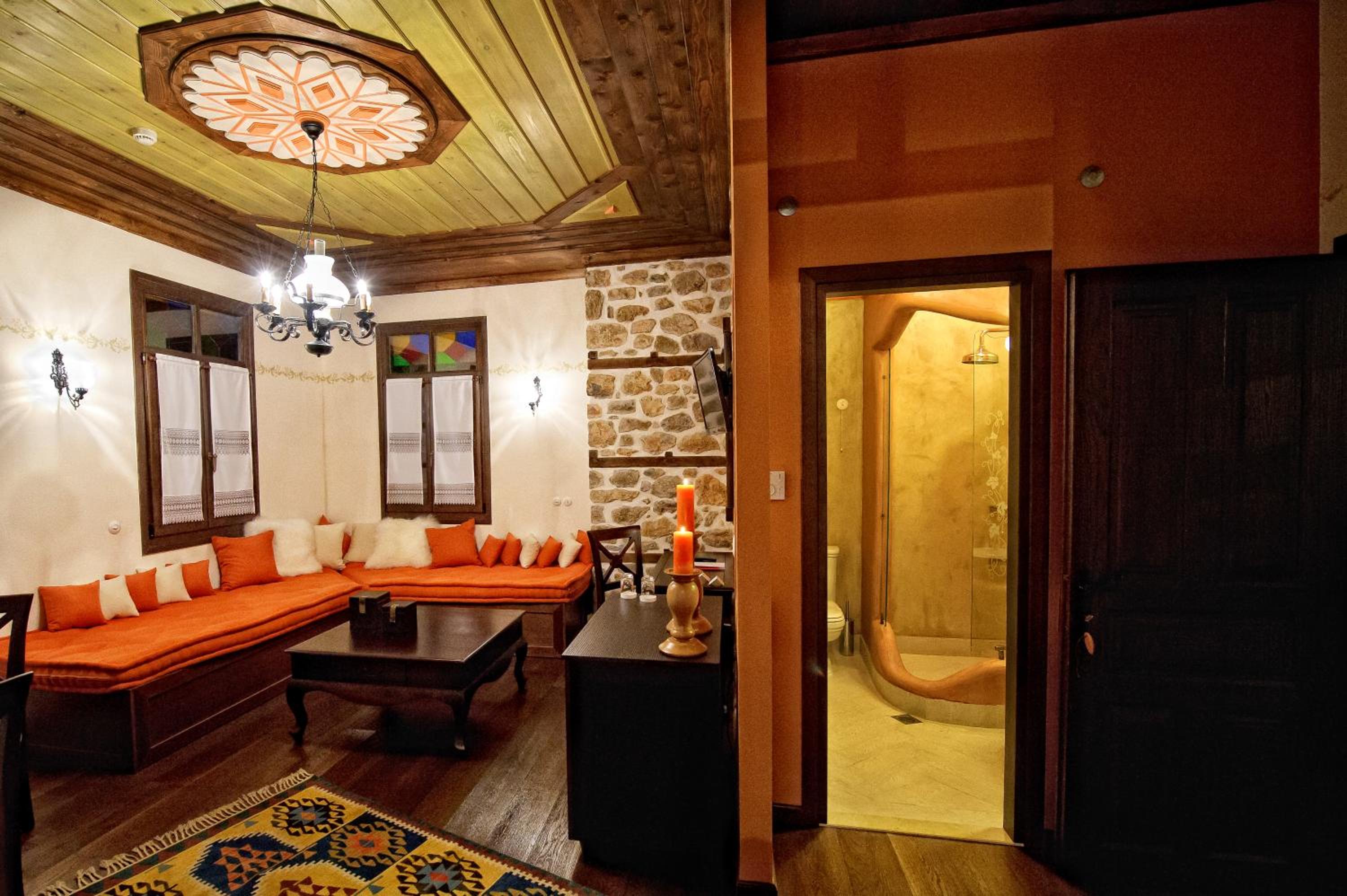 One-Bedroom Suite - Photo 7