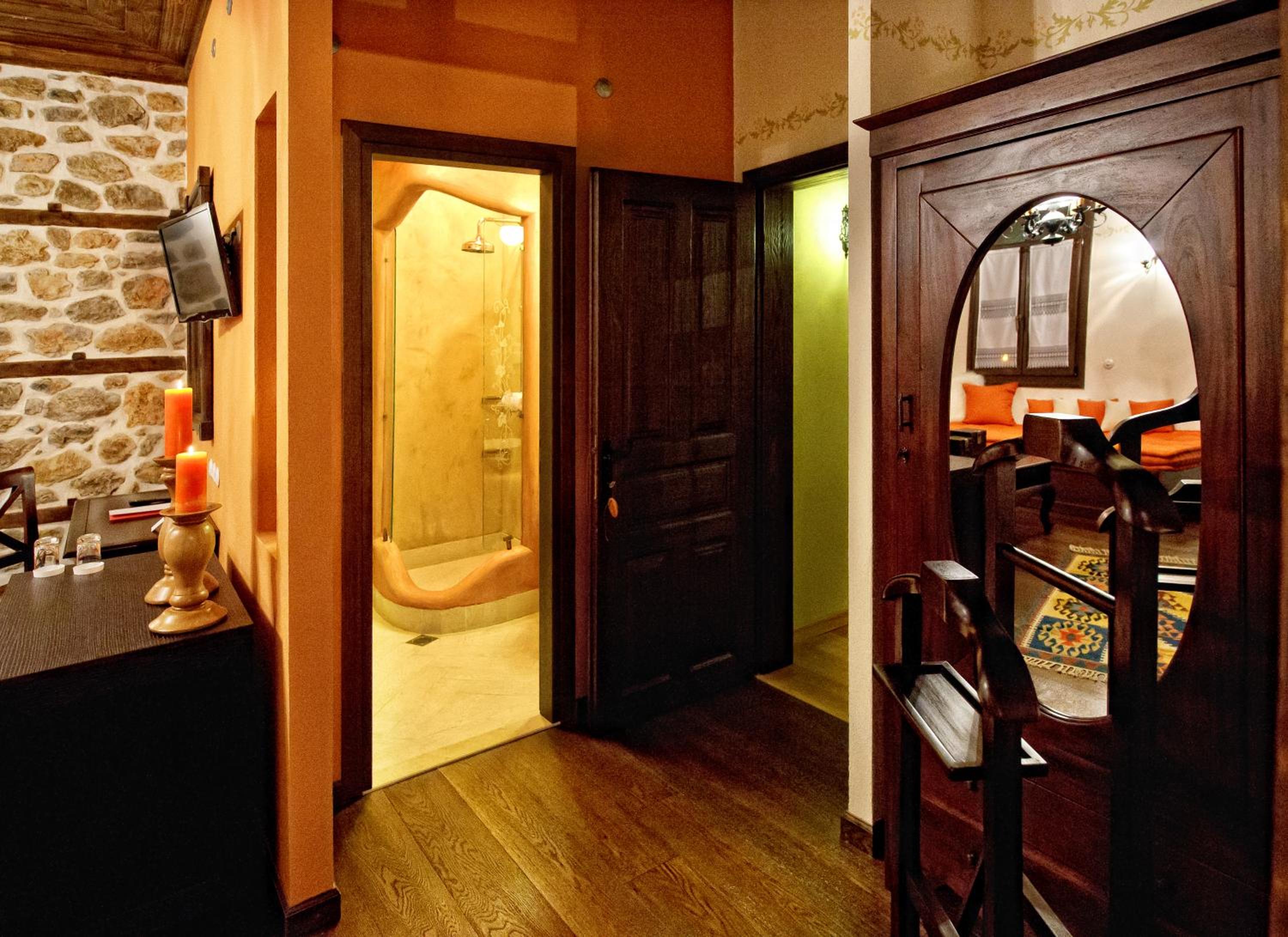 One-Bedroom Suite - Photo 10