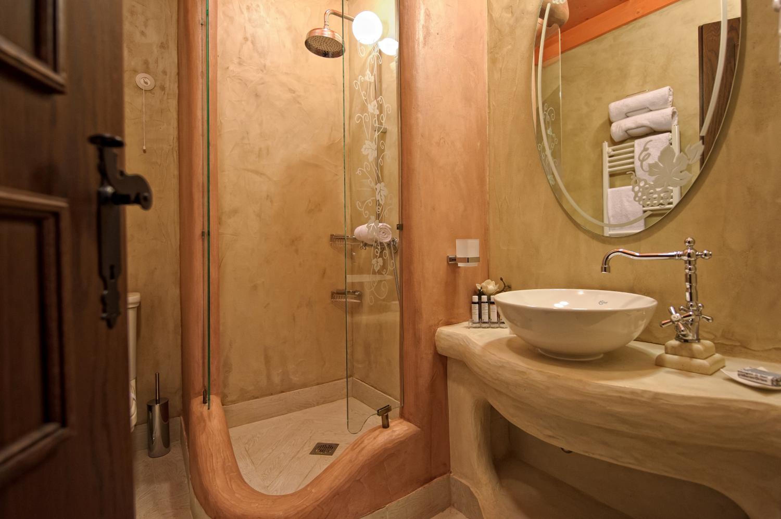 One-Bedroom Suite - Photo 5