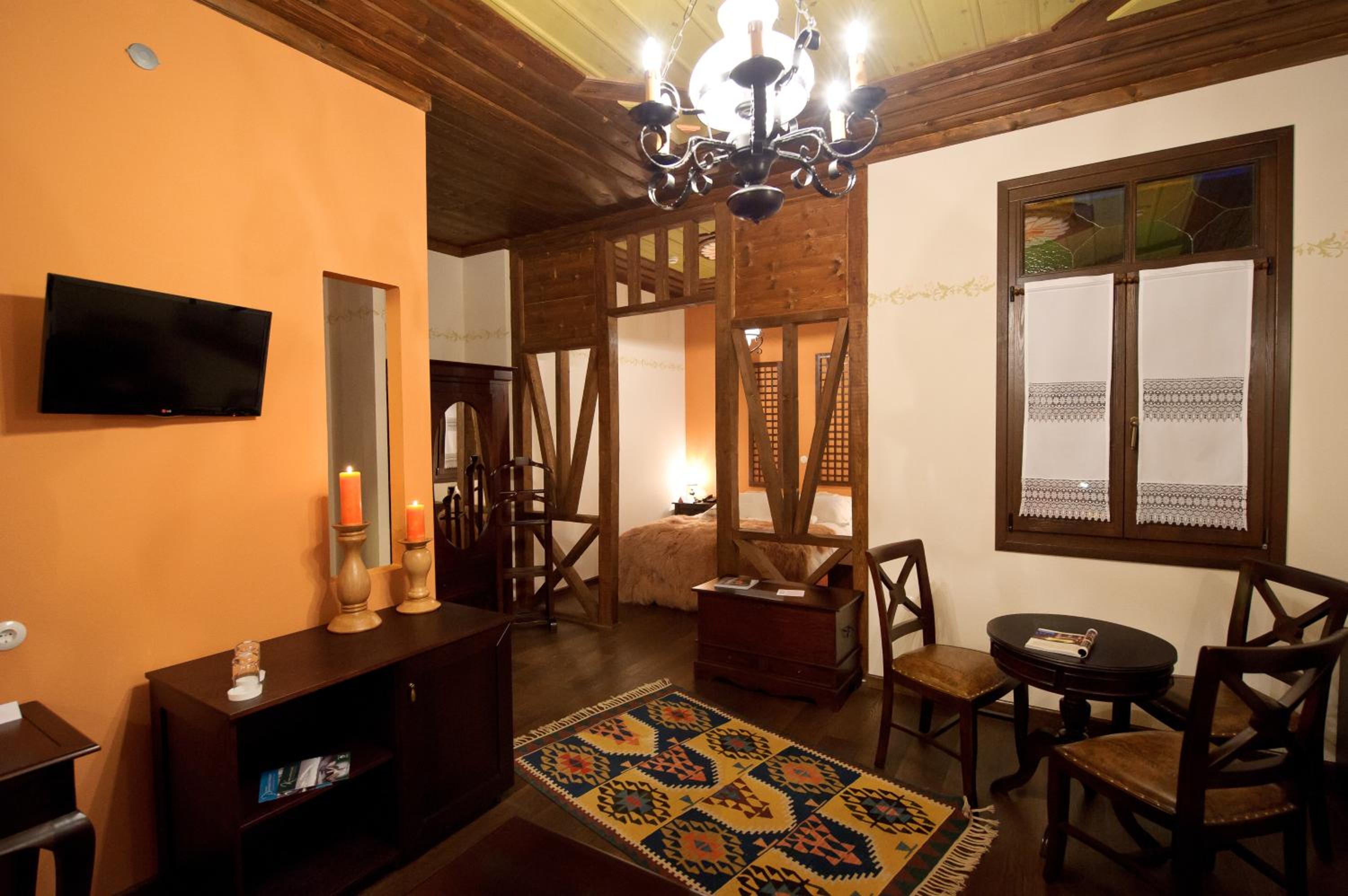 One-Bedroom Suite - Photo 3