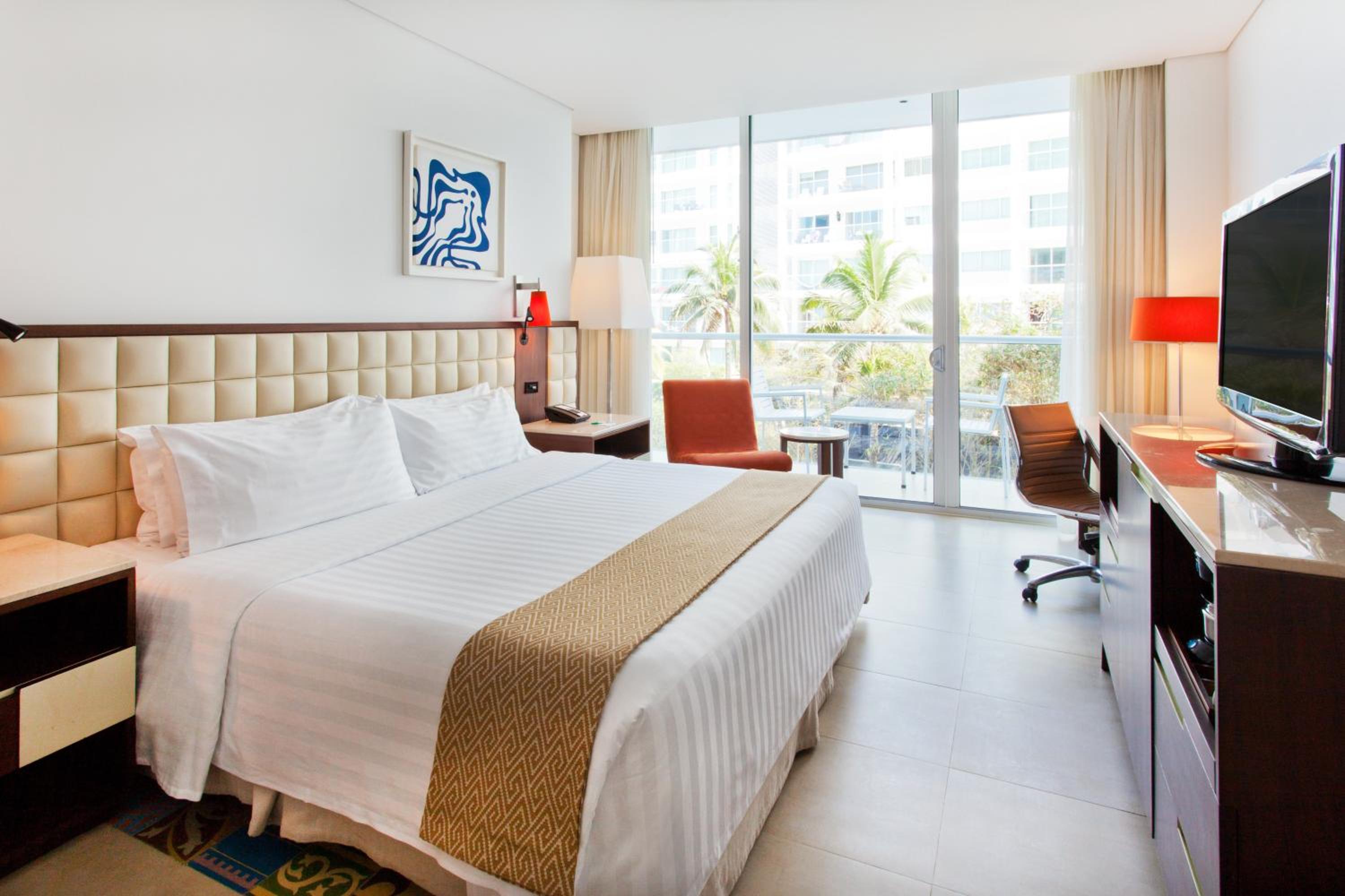 Standard King Room with Garden View - Photo 3